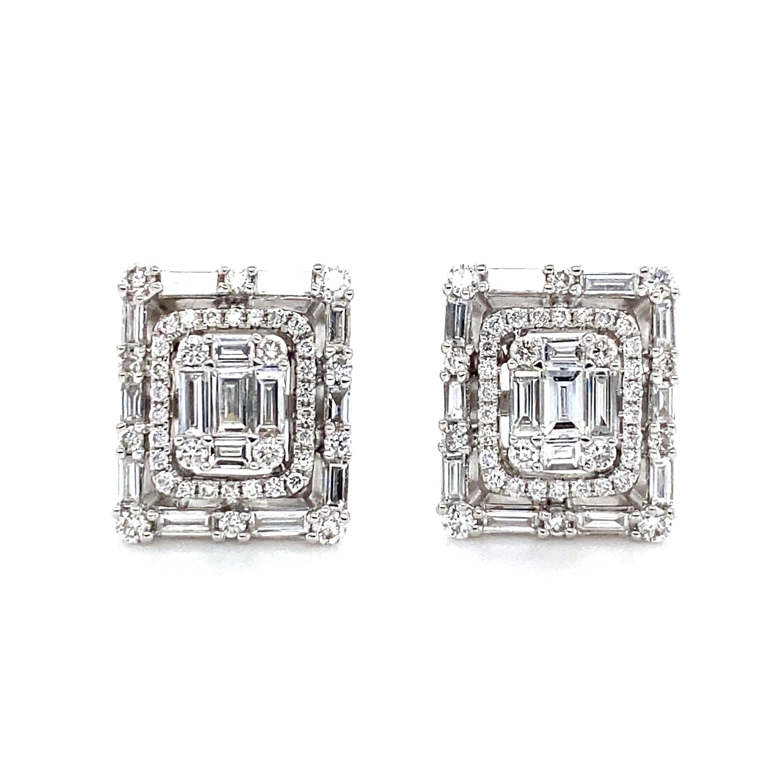 Clous d'oreilles en or blanc 18 carats avec diamants de 3,60 carats Excellent état - En vente à Las Vegas, NV