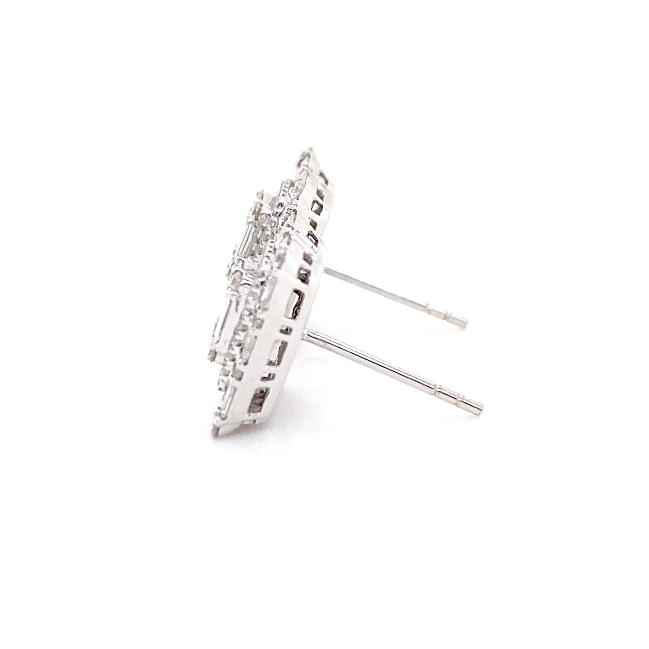 Clous d'oreilles en or blanc 18 carats avec diamants de 3,60 carats en vente 2