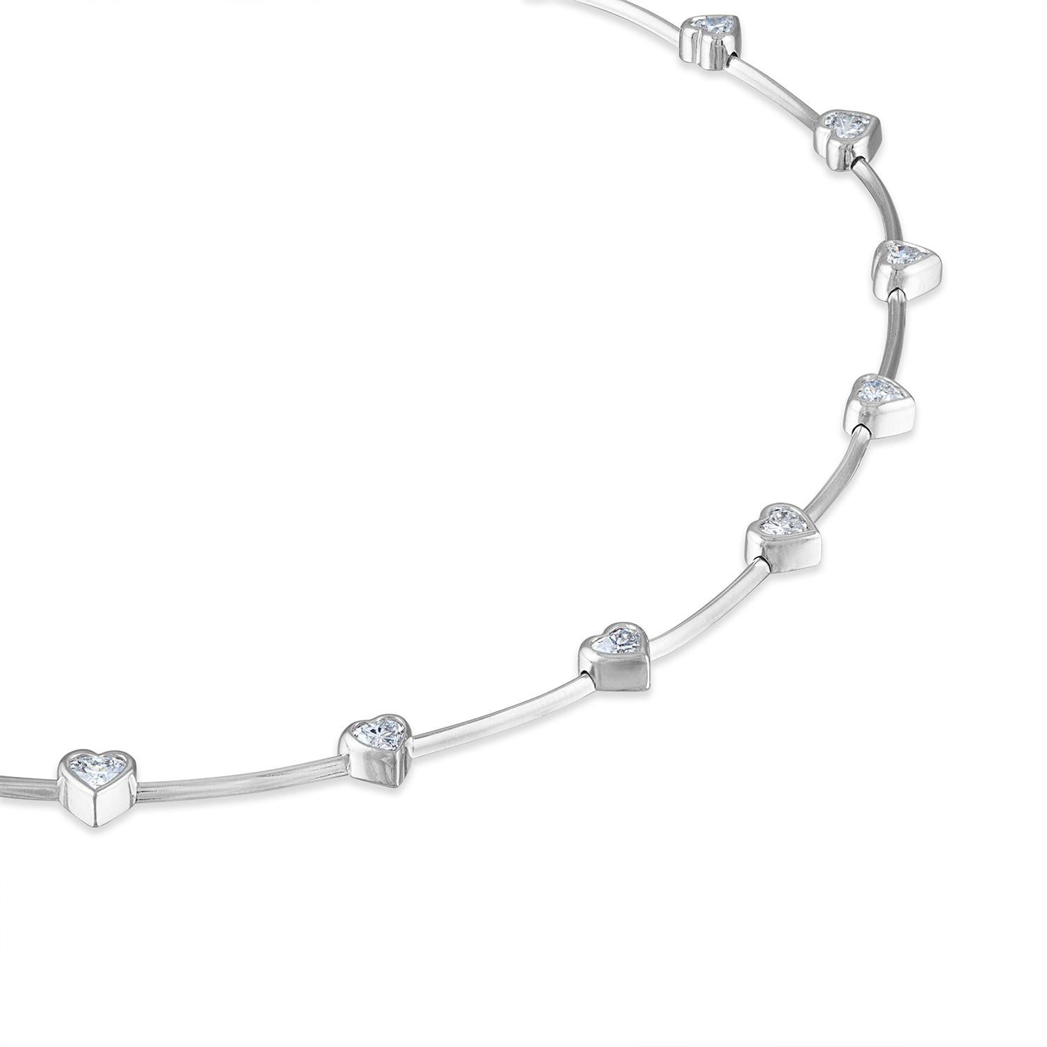 Contemporary 18 Karat White Gold 3.60 Carat Heart Shape Bezel Necklace, 19 Diamonds For Sale