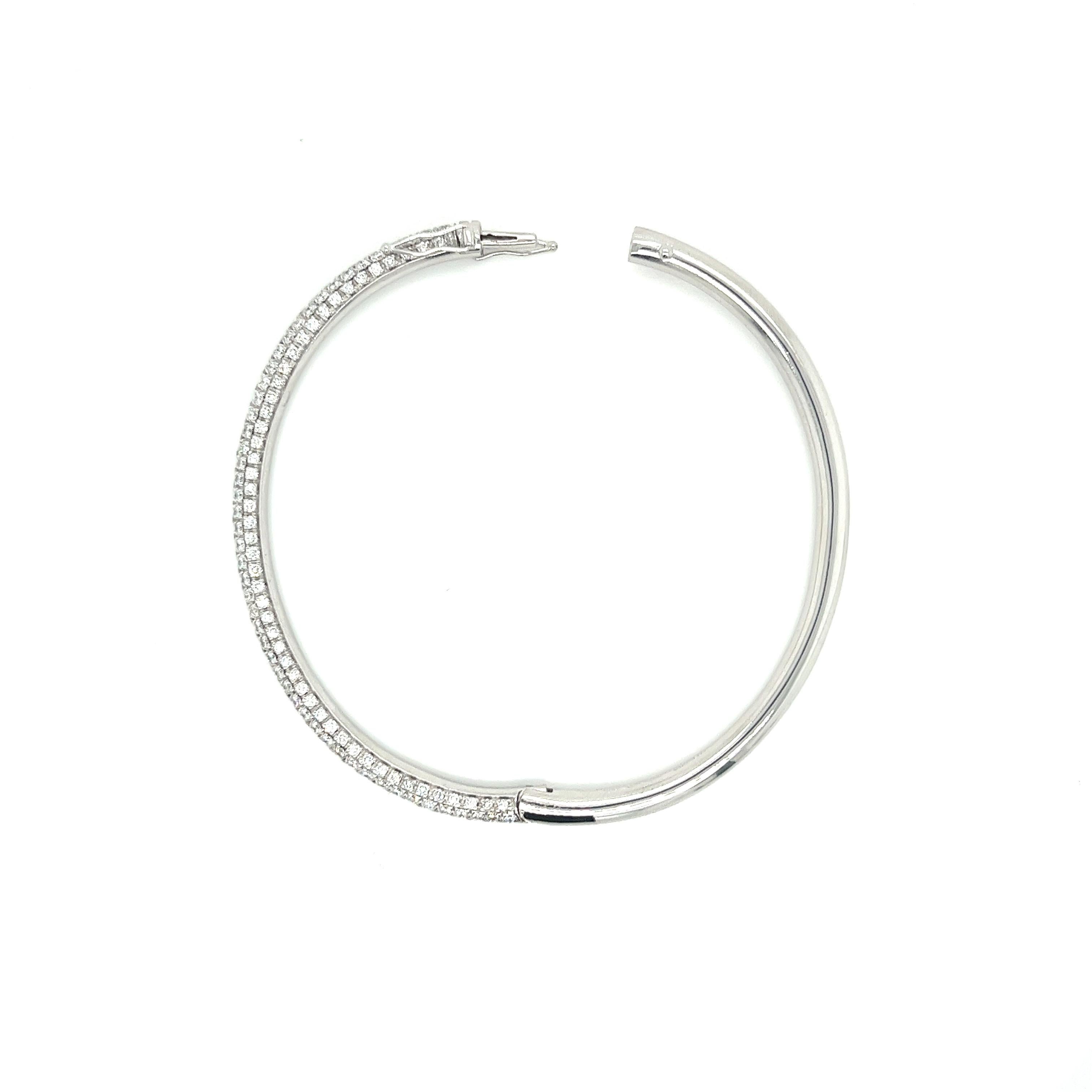 18k White Gold 3.78 Ctw Round Cut Natural Diamond Bangle Bracelet For Sale 5