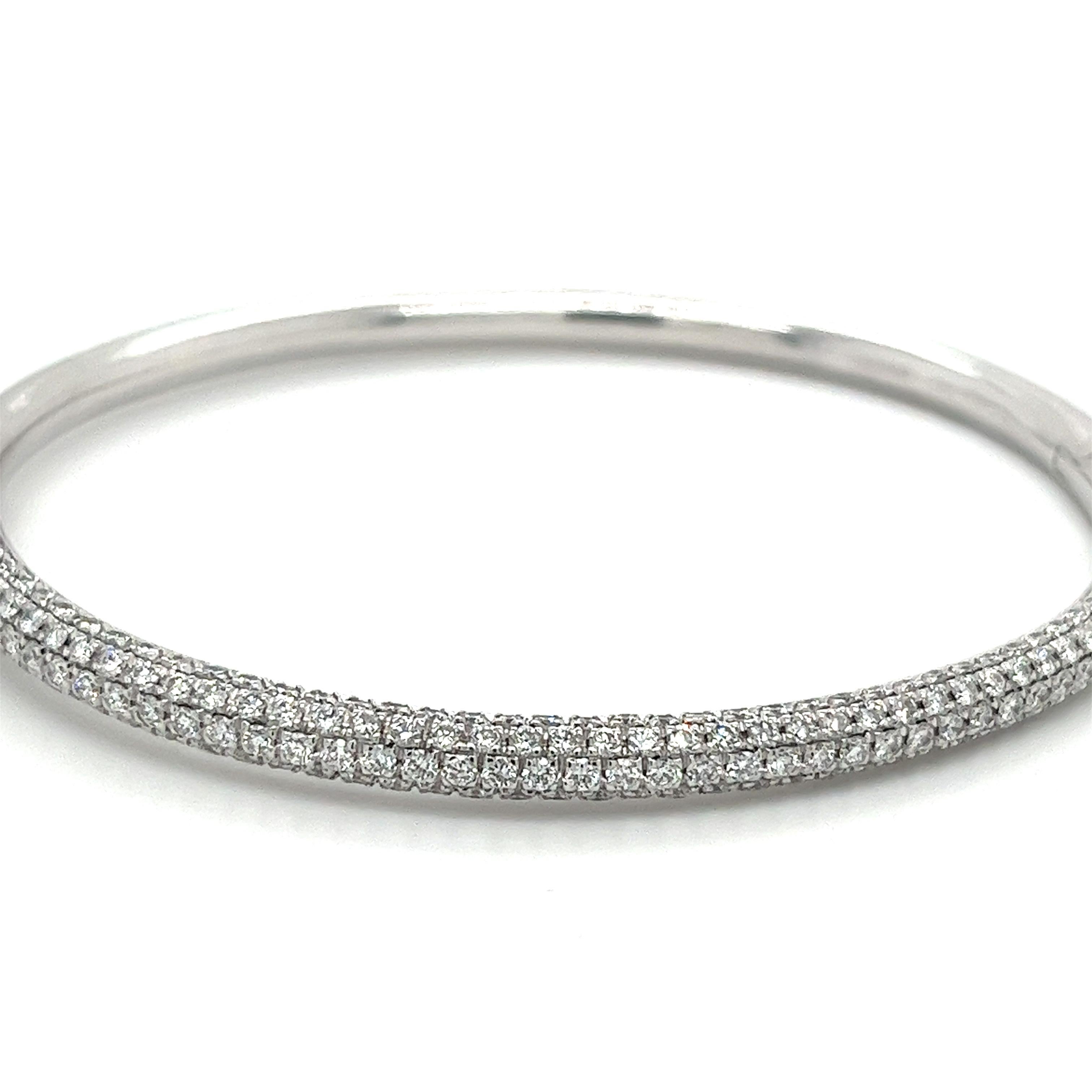 18k White Gold 3.78 Ctw Round Cut Natural Diamond Bangle Bracelet For Sale 1