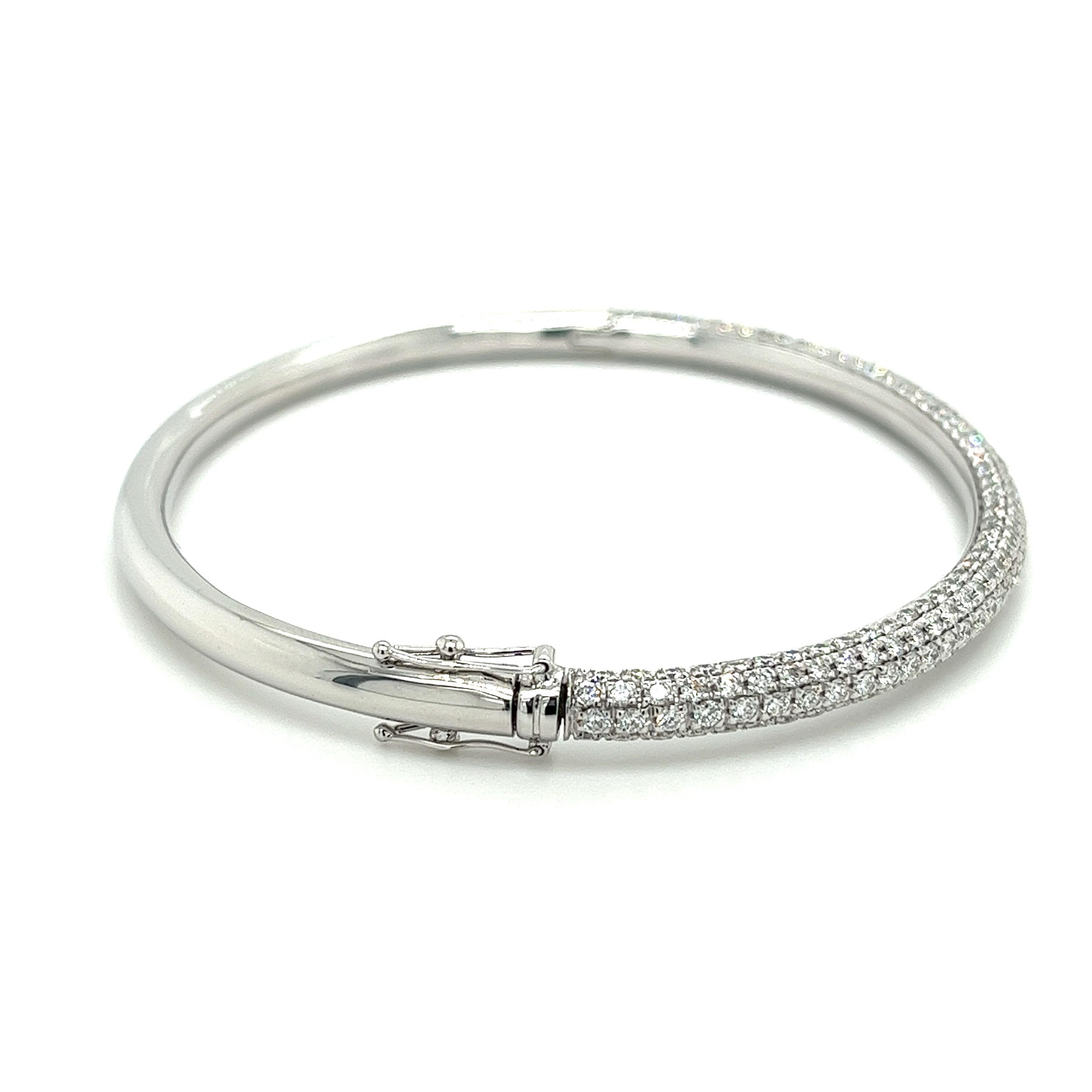 18k White Gold 3.78 Ctw Round Cut Natural Diamond Bangle Bracelet For Sale 2