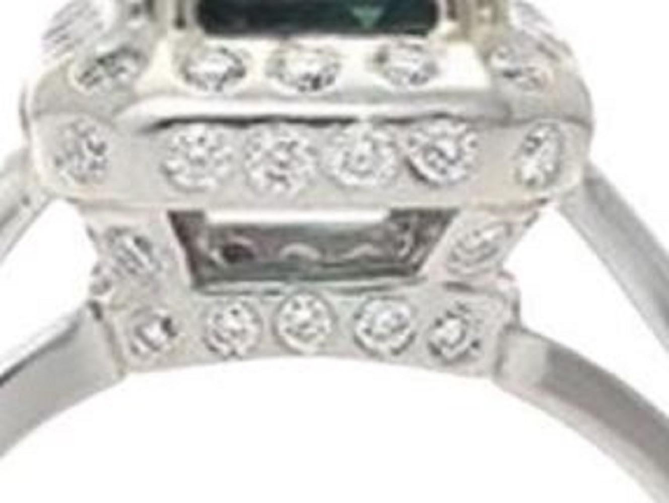18 Karat Weißgold Ring mit 3,86 Karat Alexandrit und 0,70 Karat Diamant (Brillantschliff) im Angebot