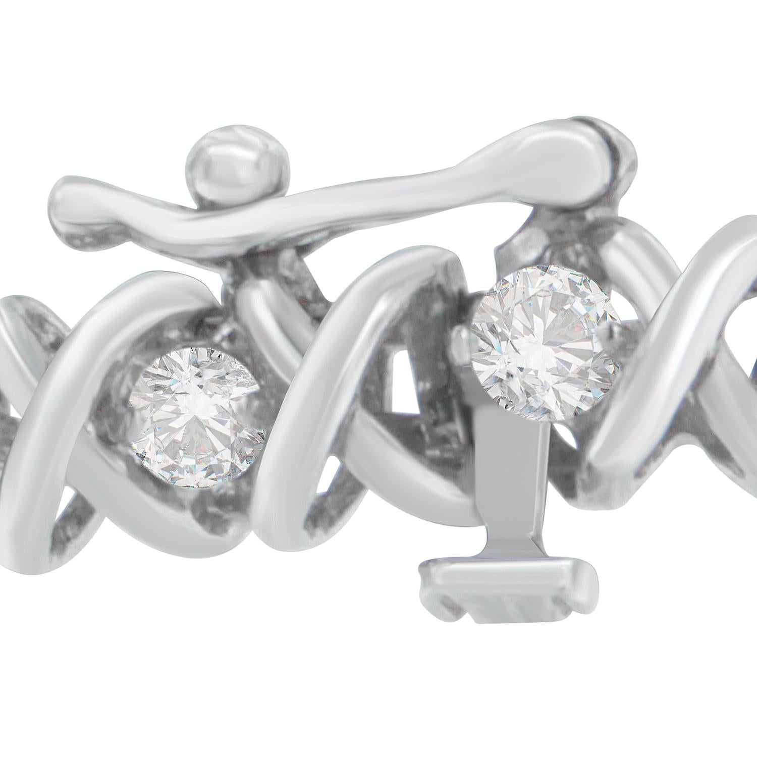 Aporta encanto a tu deslumbrante look llevando esta seductora pulsera de diamantes. Compuesta de rico oro blanco de 18 quilates, la pulsera estilo tenis está pulida a alto brillo para resplandecer. Con un eslabón en X, esta elegante pulsera está