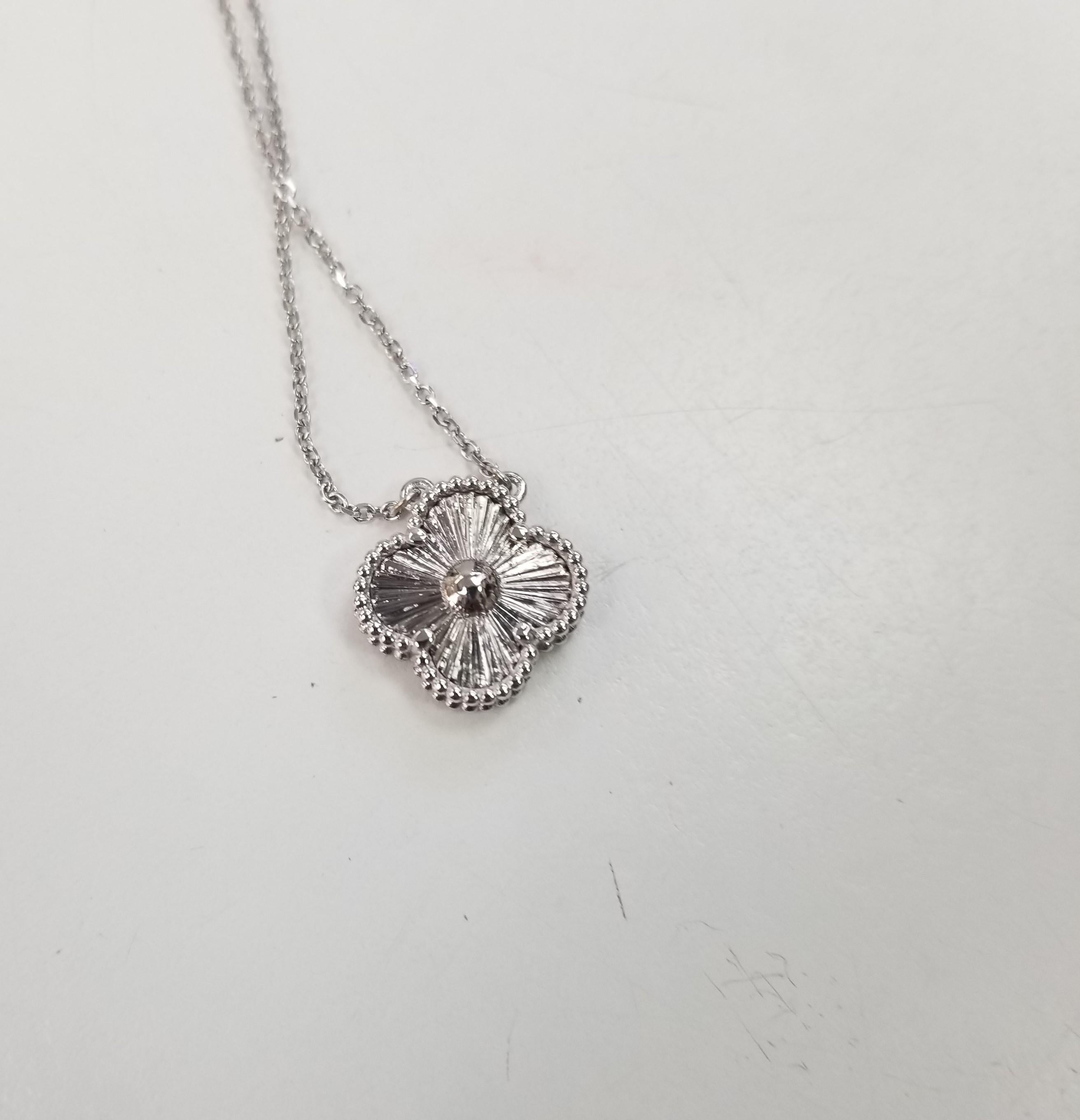 Taglio rotondo Ciondolo con diamante 