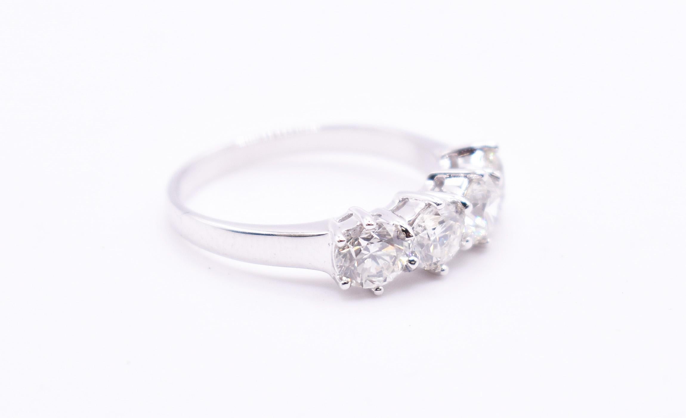 A lovely 18k white gold 4 stone diamond ring, featuring four round cut, prong set diamonds on a tapered band. Diamonds = 1.92ct Gold weight = 4.44g