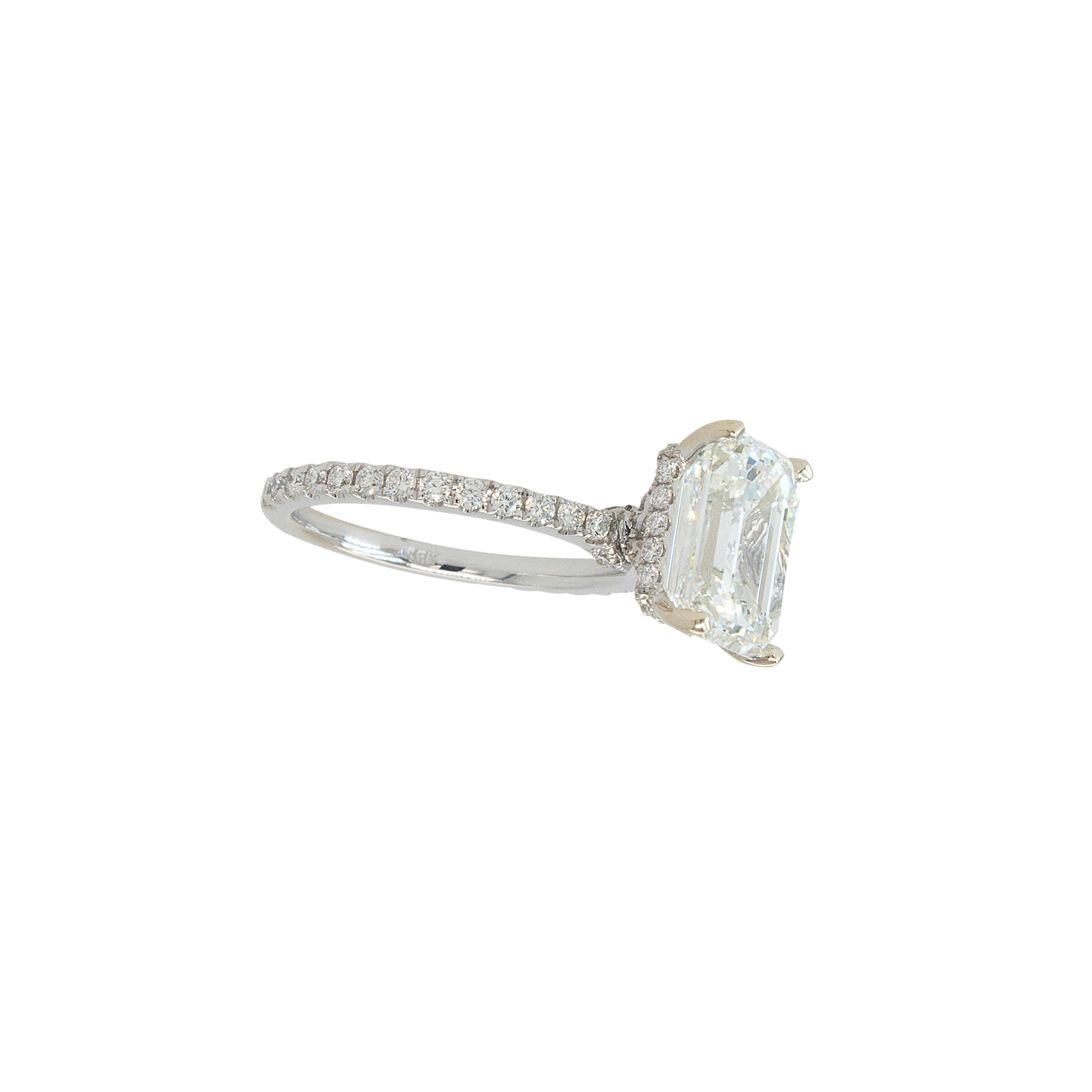 Anillo de oro blanco de 18 quilates con 4,02 ct de diamantes naturales talla esmeralda en venta 1