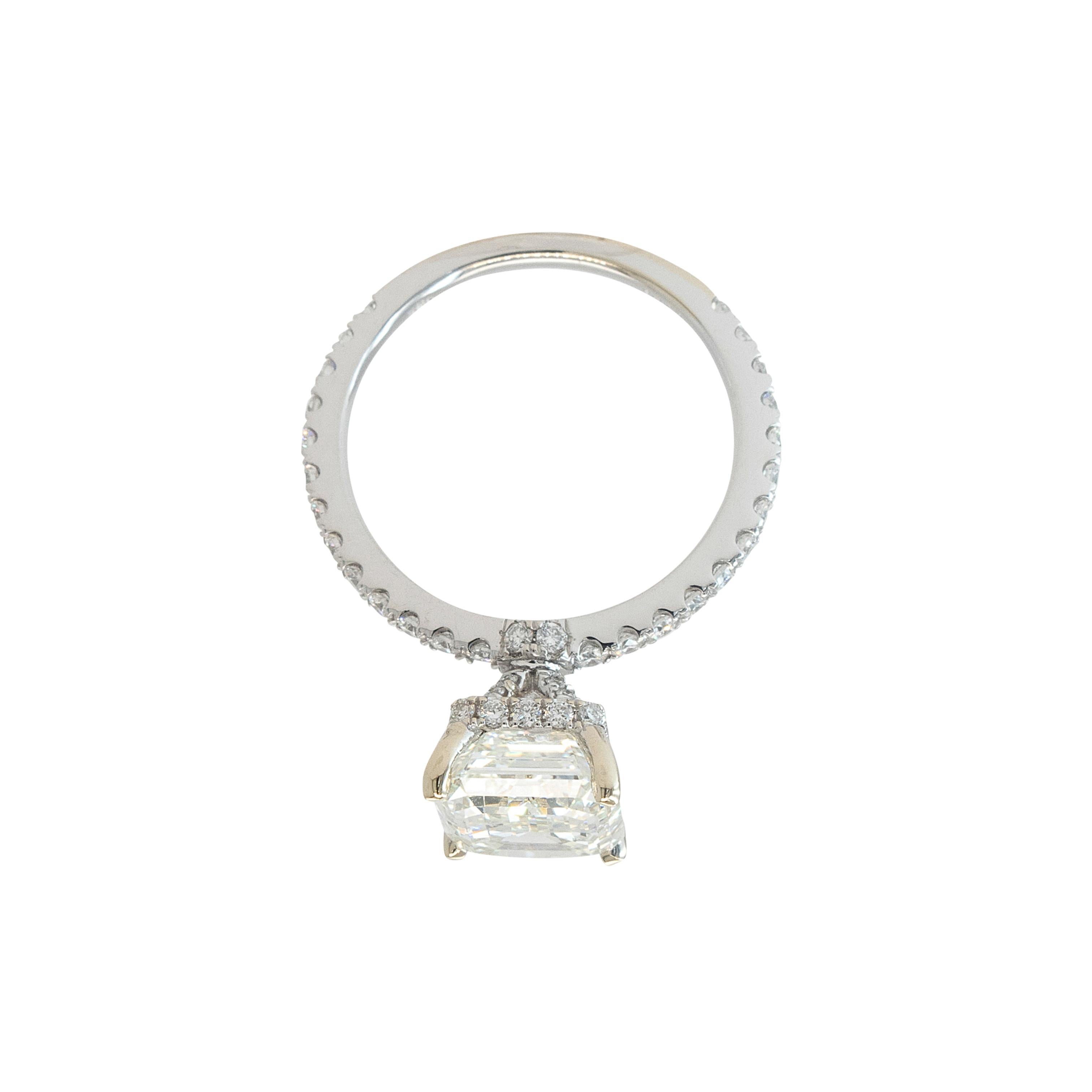 Anillo de oro blanco de 18 quilates con 4,02 ct de diamantes naturales talla esmeralda en venta 2