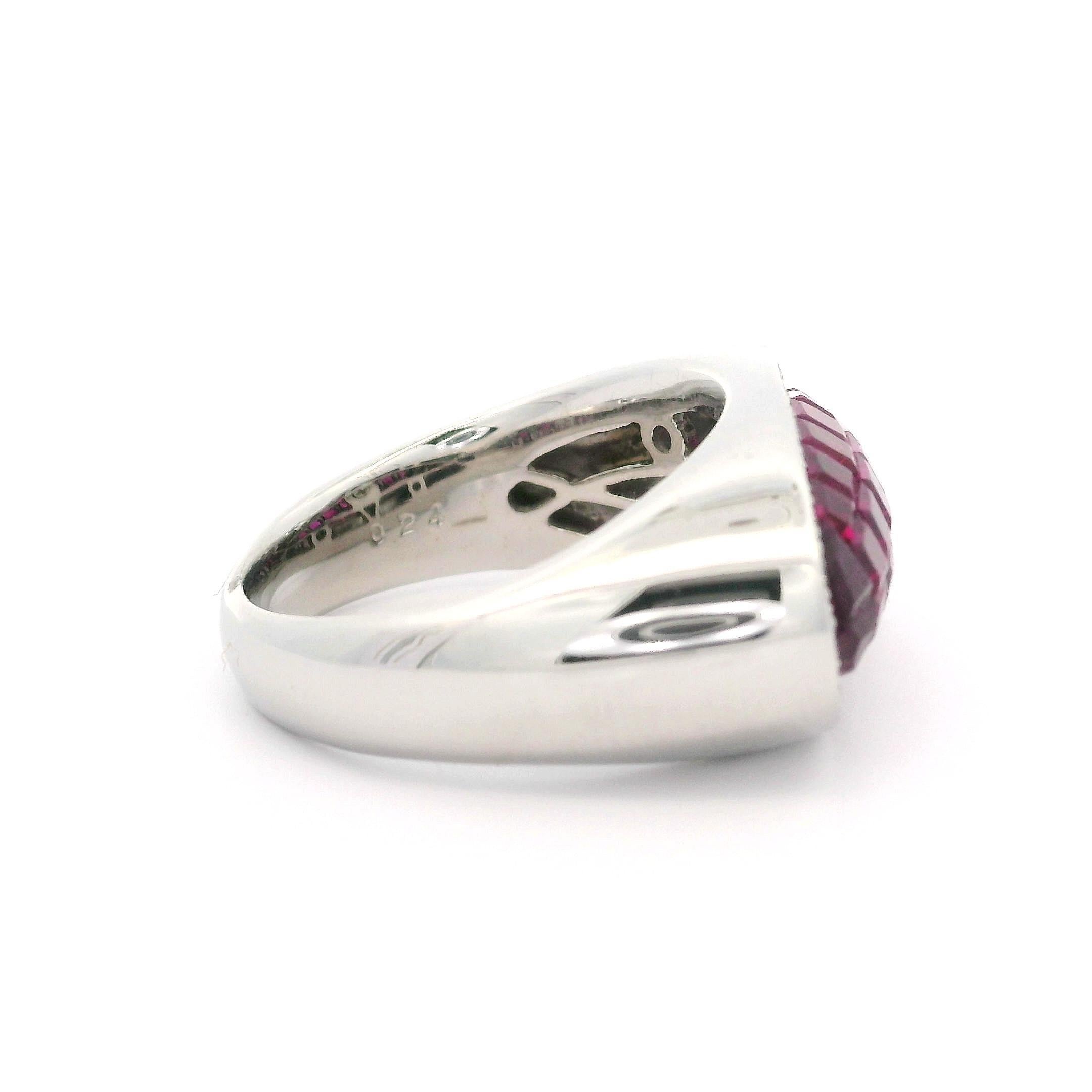 Anello con rubino e diamante East West Saddle in oro bianco 18 carati da 4,09 carati. in vendita 2
