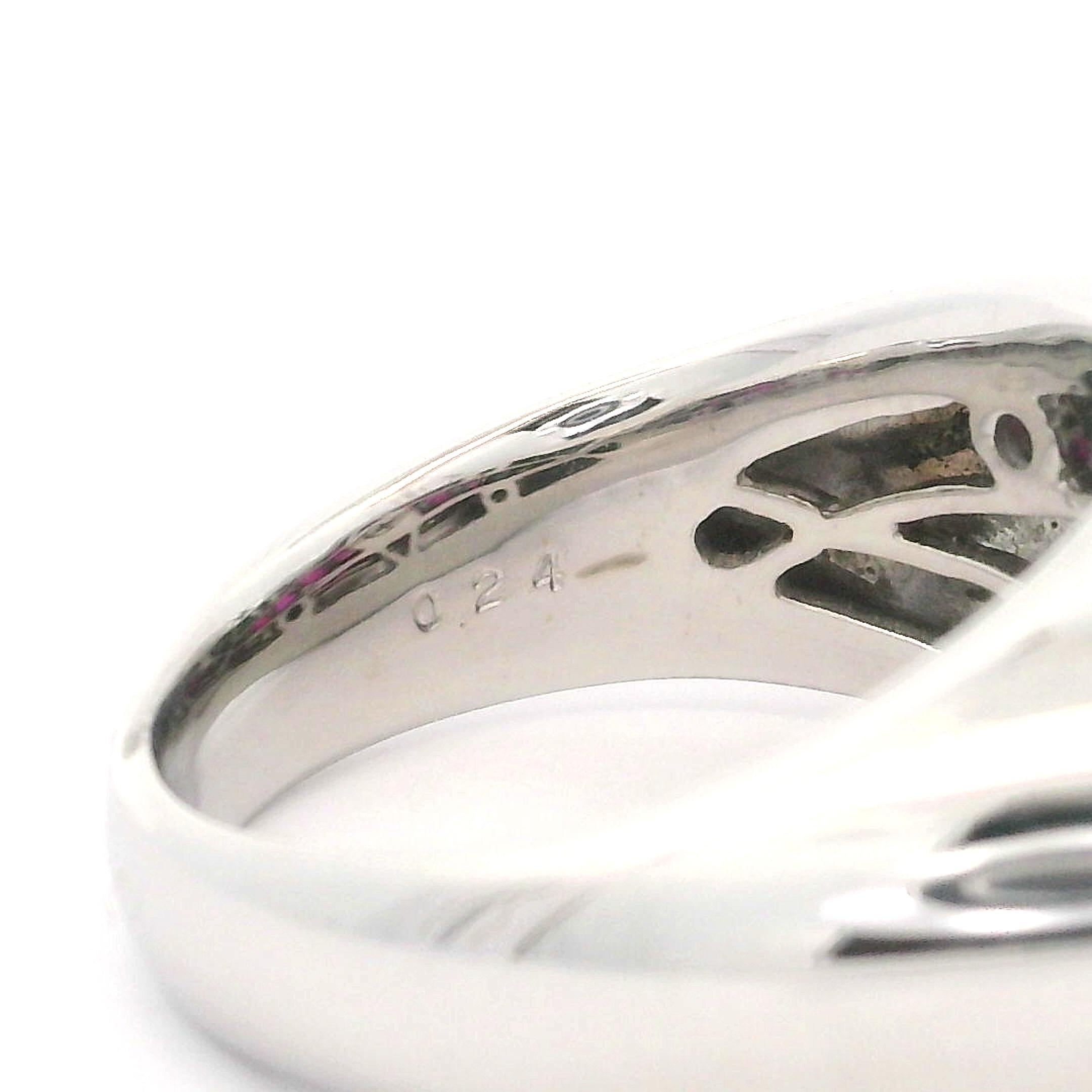 Anello con rubino e diamante East West Saddle in oro bianco 18 carati da 4,09 carati. in vendita 3