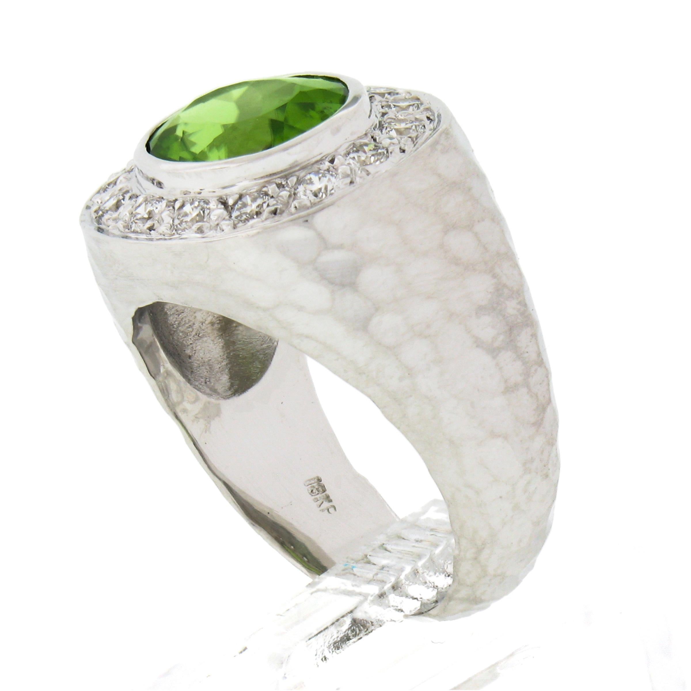18k White Gold 4.11ctw Oval Peridot & Pave Diamond Matte Hammered Cocktail Ring For Sale 2