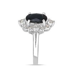 18 Karat Weißgold 4,11tcw natürlicher großer ovaler Saphir im Ovalschliff & Diamant-Halo-Statement