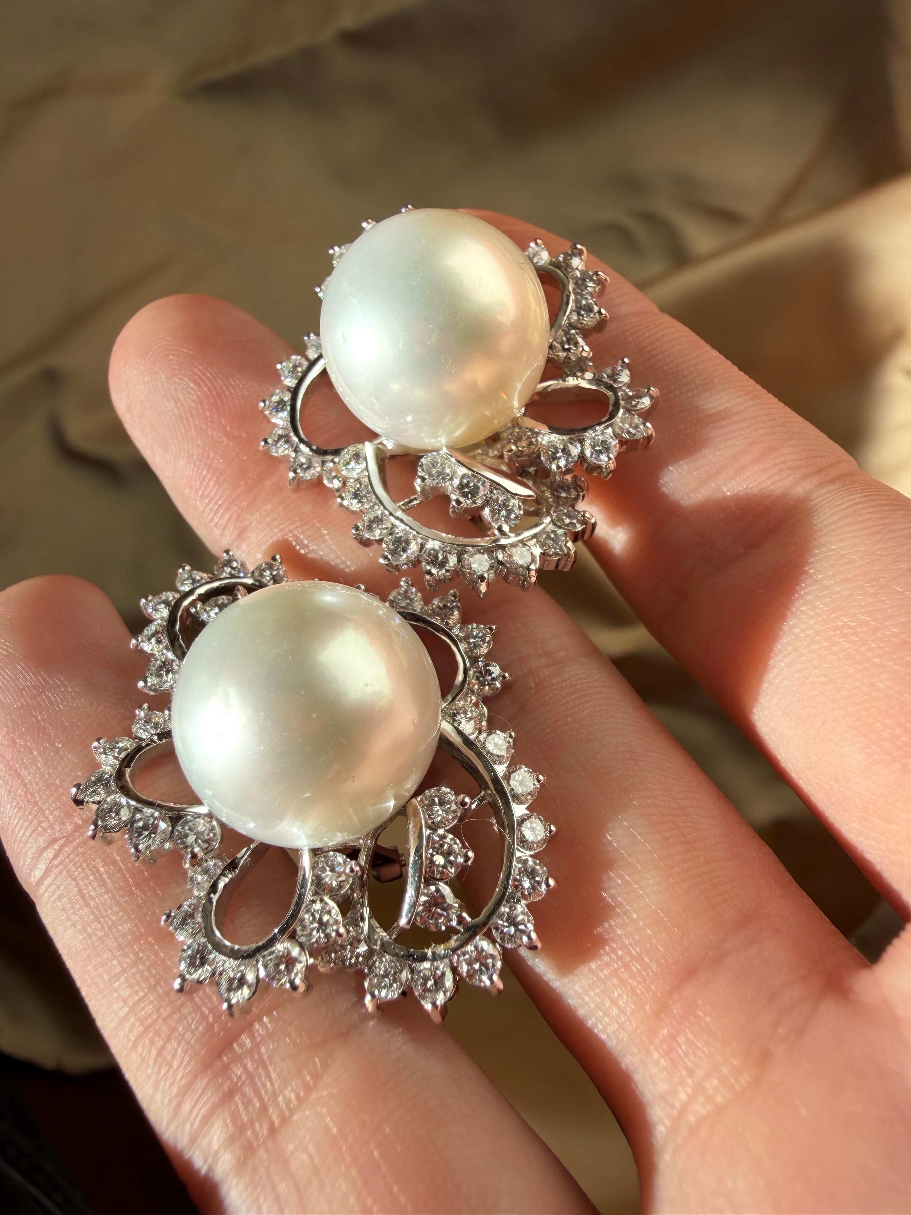 Boucles d'oreilles en or blanc 18 carats diamant 4,16 carats et perle de culture des mers du Sud Pour femmes en vente