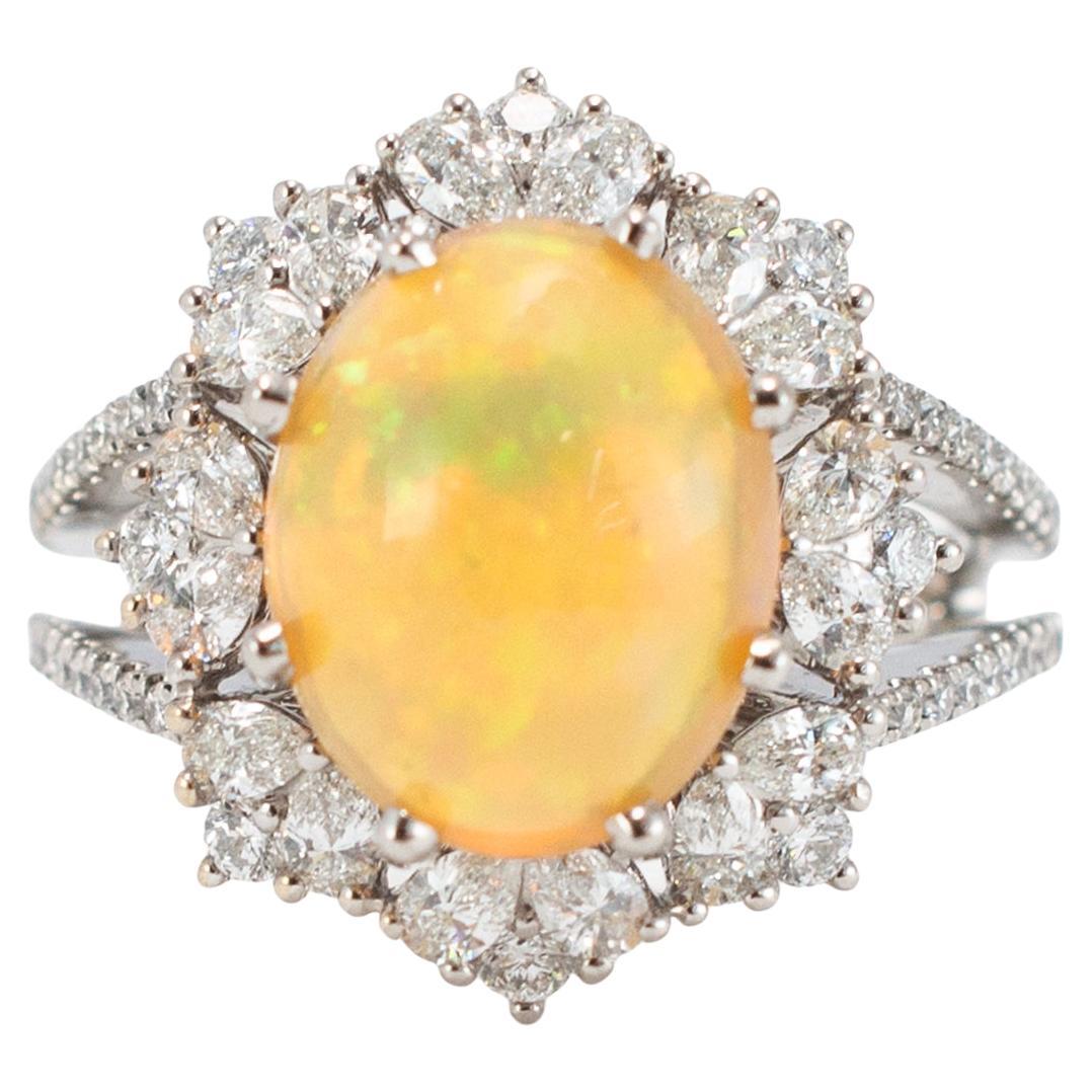 18K White Gold 4.18ct Fire Opal Halo Pear Shape 
Round Diamond Cocktail Ring en venta