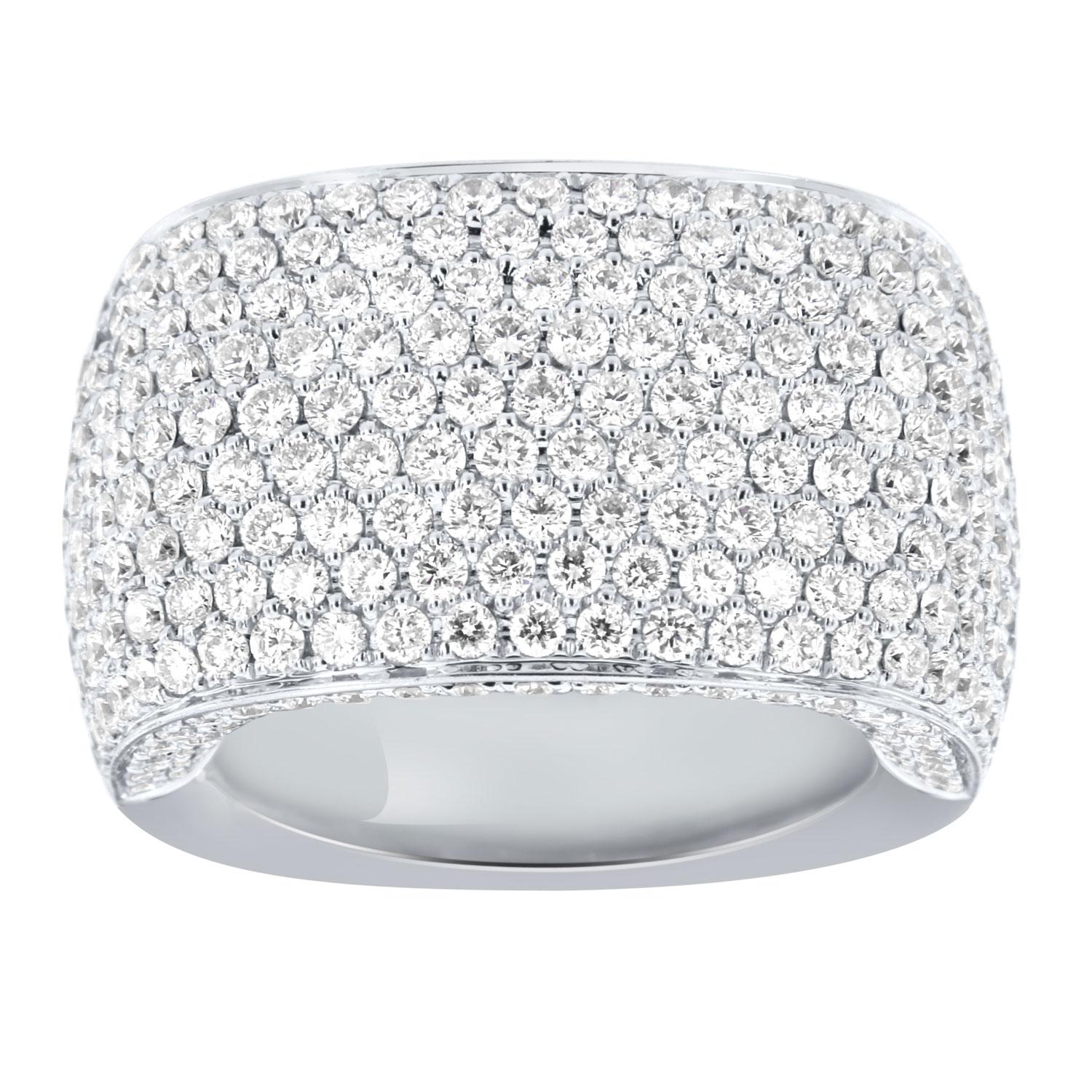 18K White Gold 4.20 Carat Total Weight Diamond Ring For Sale