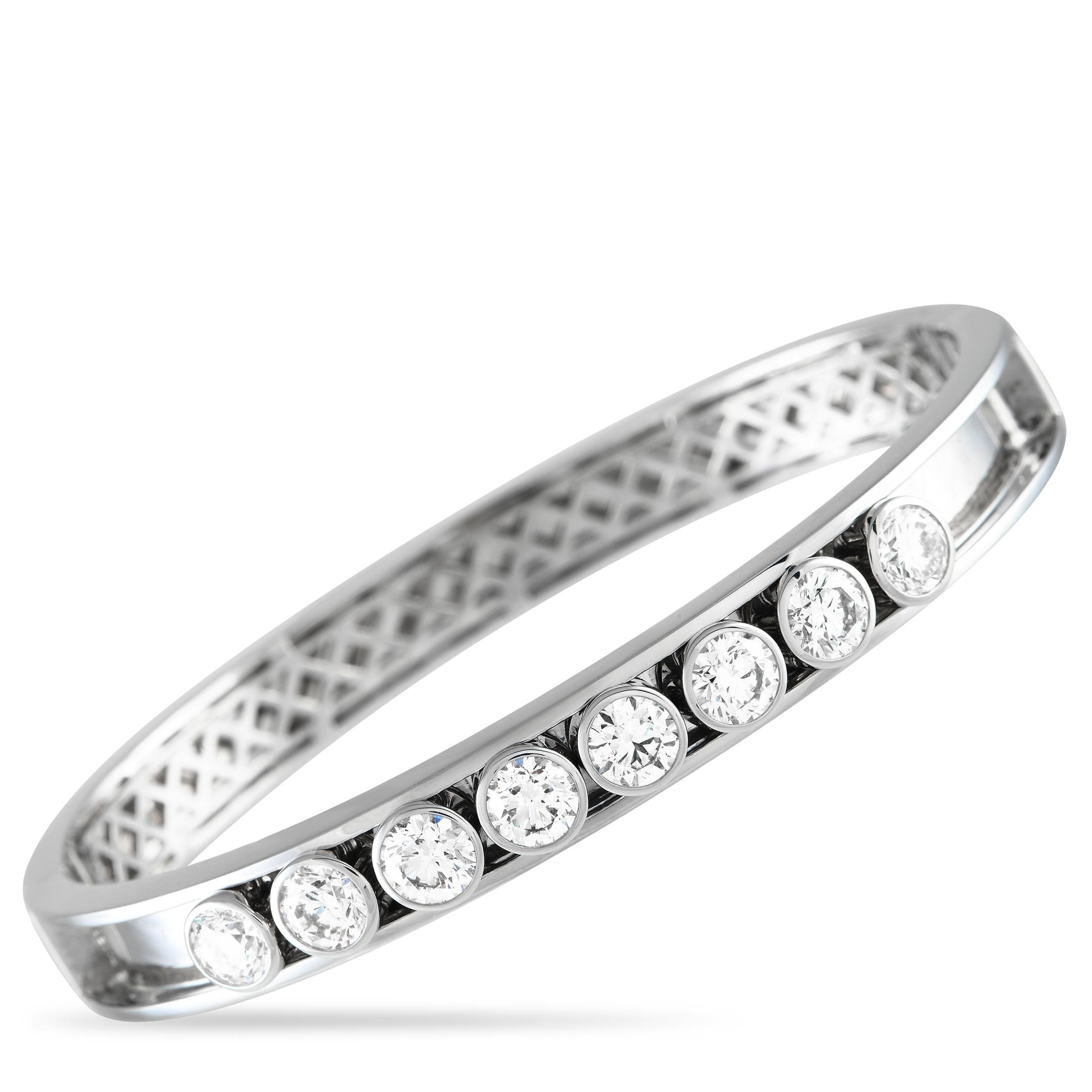 18K White Gold 4.25ct Moving Diamond Bangle Bracelet In New Condition For Sale In Southampton, PA