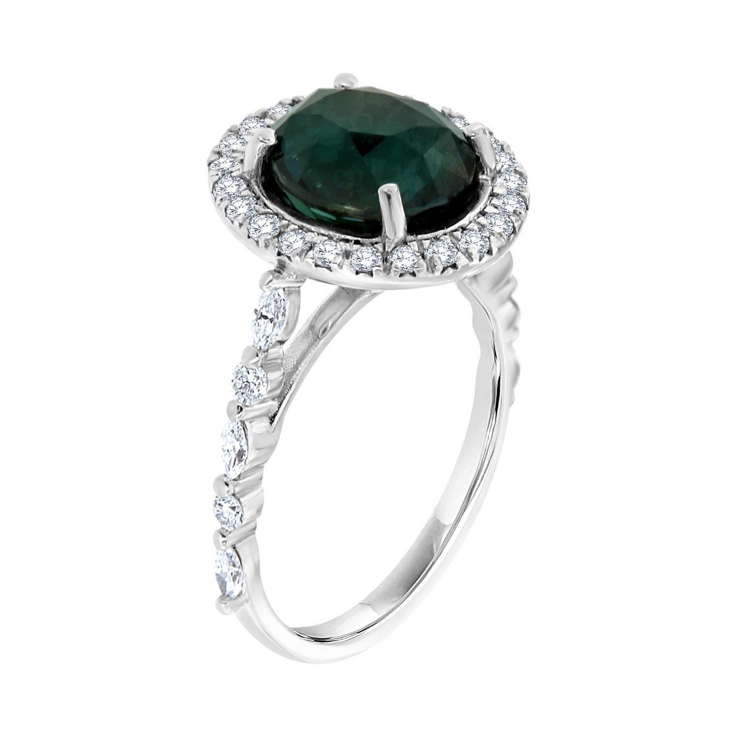 Dieser einzigartige Ring im Halo-Stil verfügt über einen 4,31-Karat Oval Form Un-Heated Blue- Green Saphir GIA Zertifikat 5212628389. Ein Halo aus runden Brillanten umgibt diesen seltenen Saphir und bringt seine leuchtende Farbe und seinen
