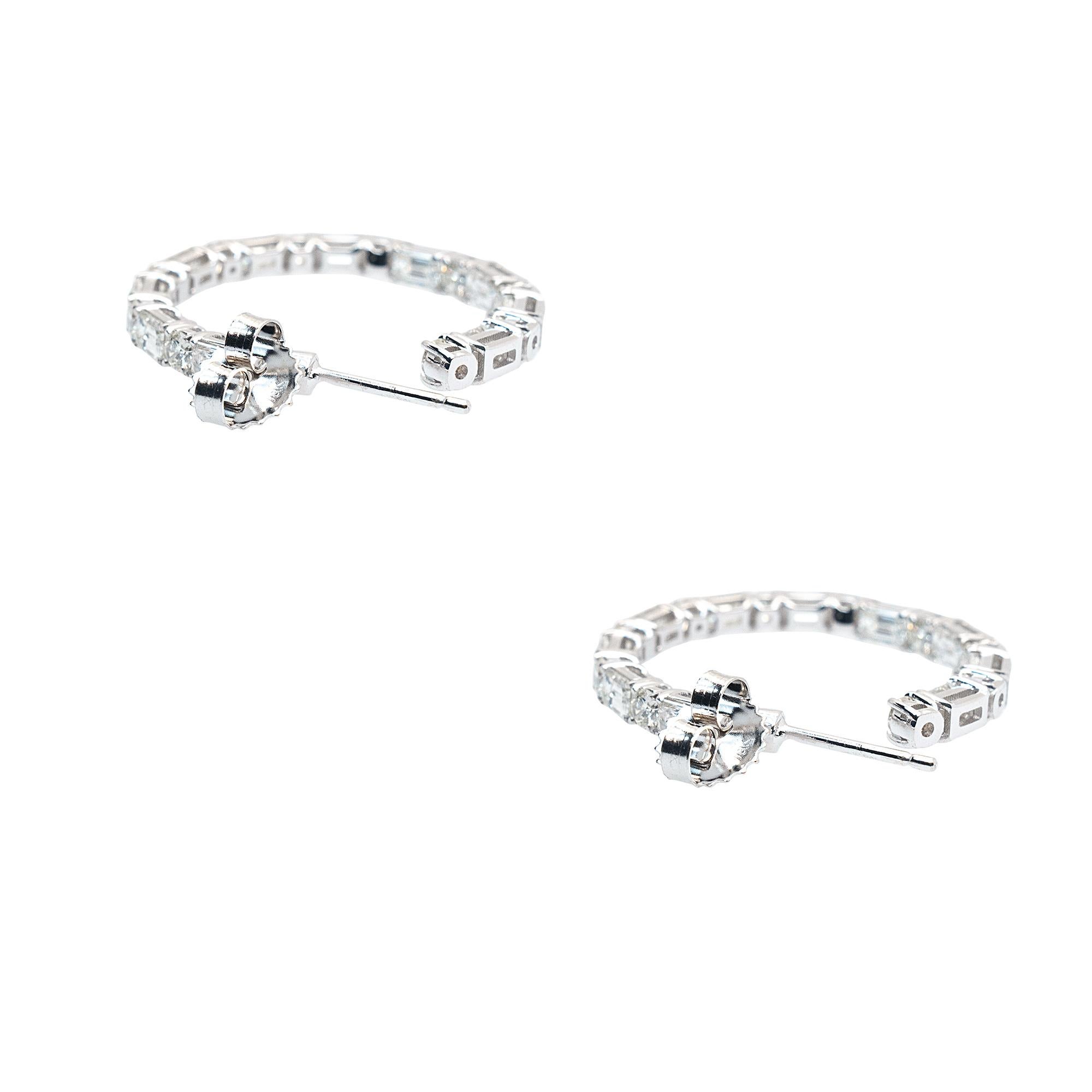 Boucles d'oreilles Inside Out en or blanc 18k 4.31ctw diamant baguette rond en vente 5