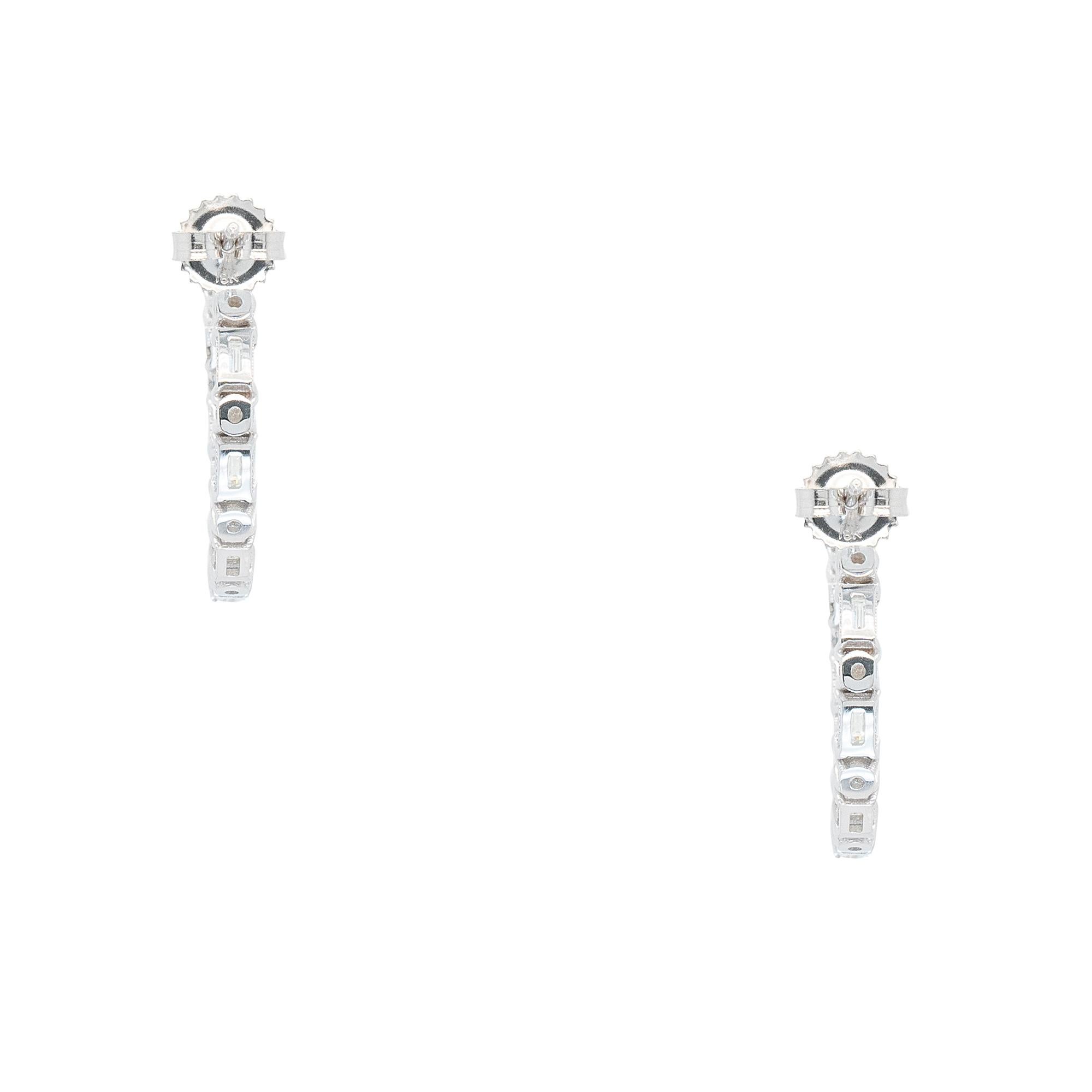 Boucles d'oreilles Inside Out en or blanc 18k 4.31ctw diamant baguette rond en vente 4