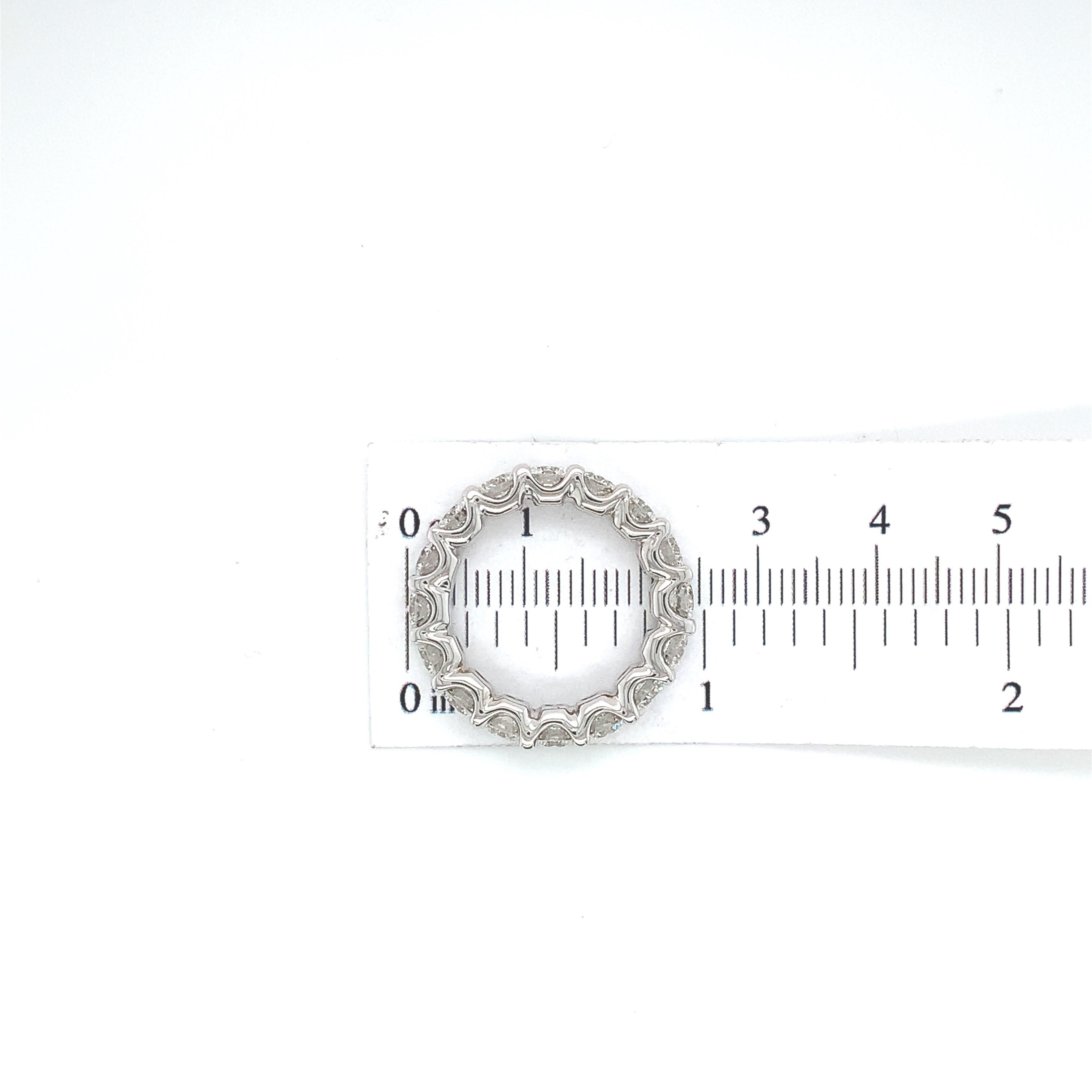 Anello a fascia per l'eternità in oro bianco 18K con diamanti da 4,38 carati, misura 6,5 in vendita 2