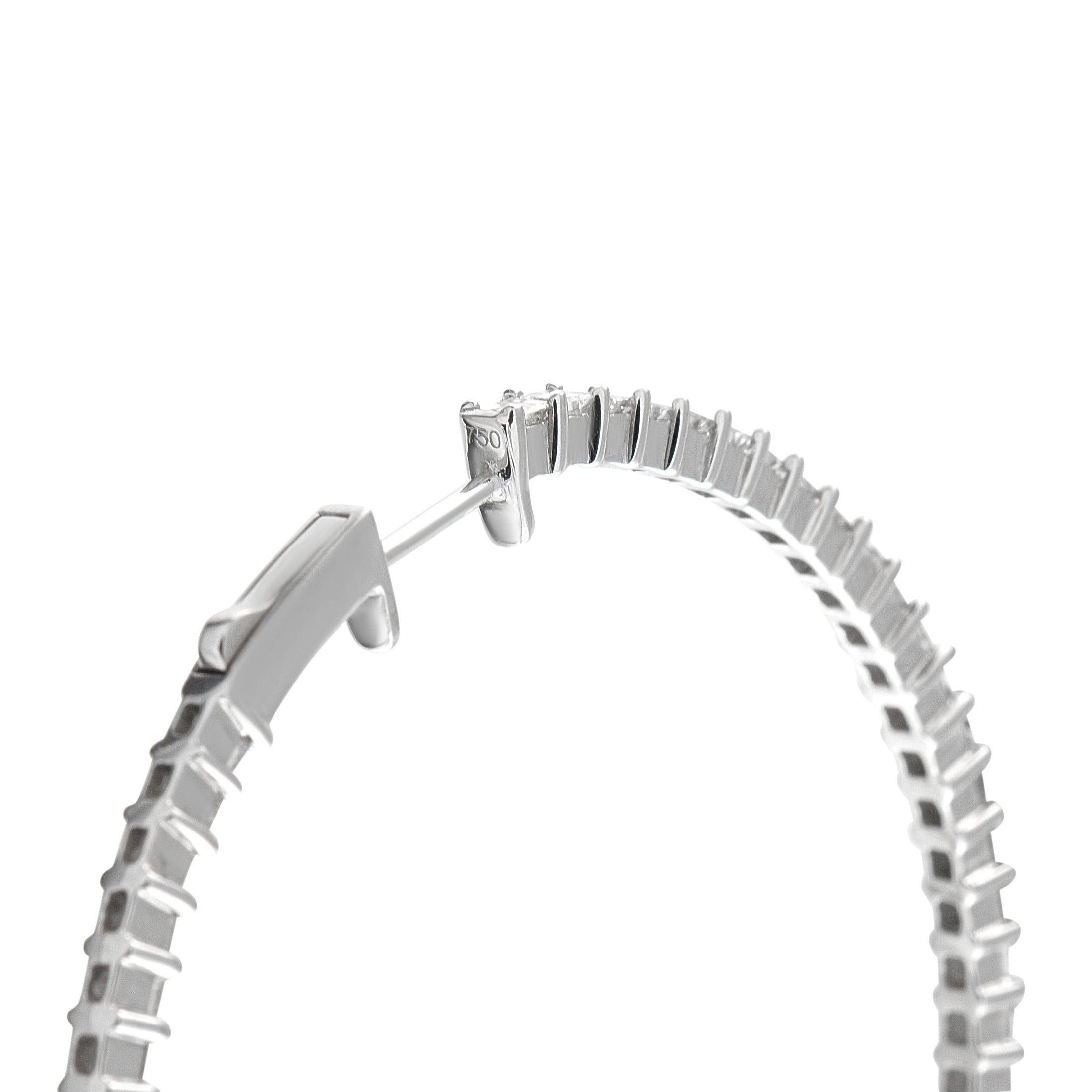 Taglio rotondo Orecchini a cerchio in oro bianco 18K con diamante 4,40ct Inside-Out in vendita