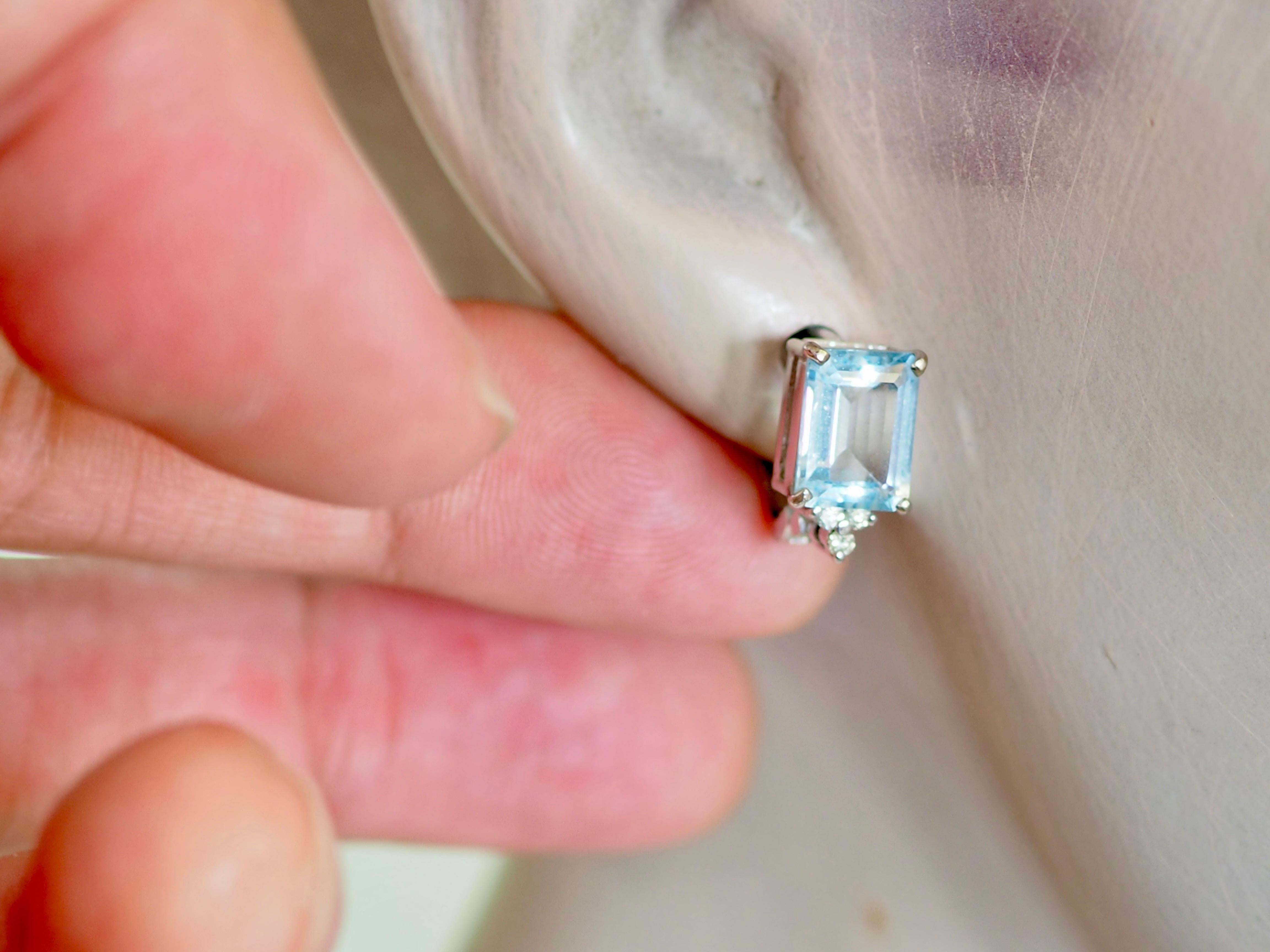 Boucles d'oreilles en or blanc 18 carats 4.40ct aigue-marine glacée et 0.12ct diamant en vente 1