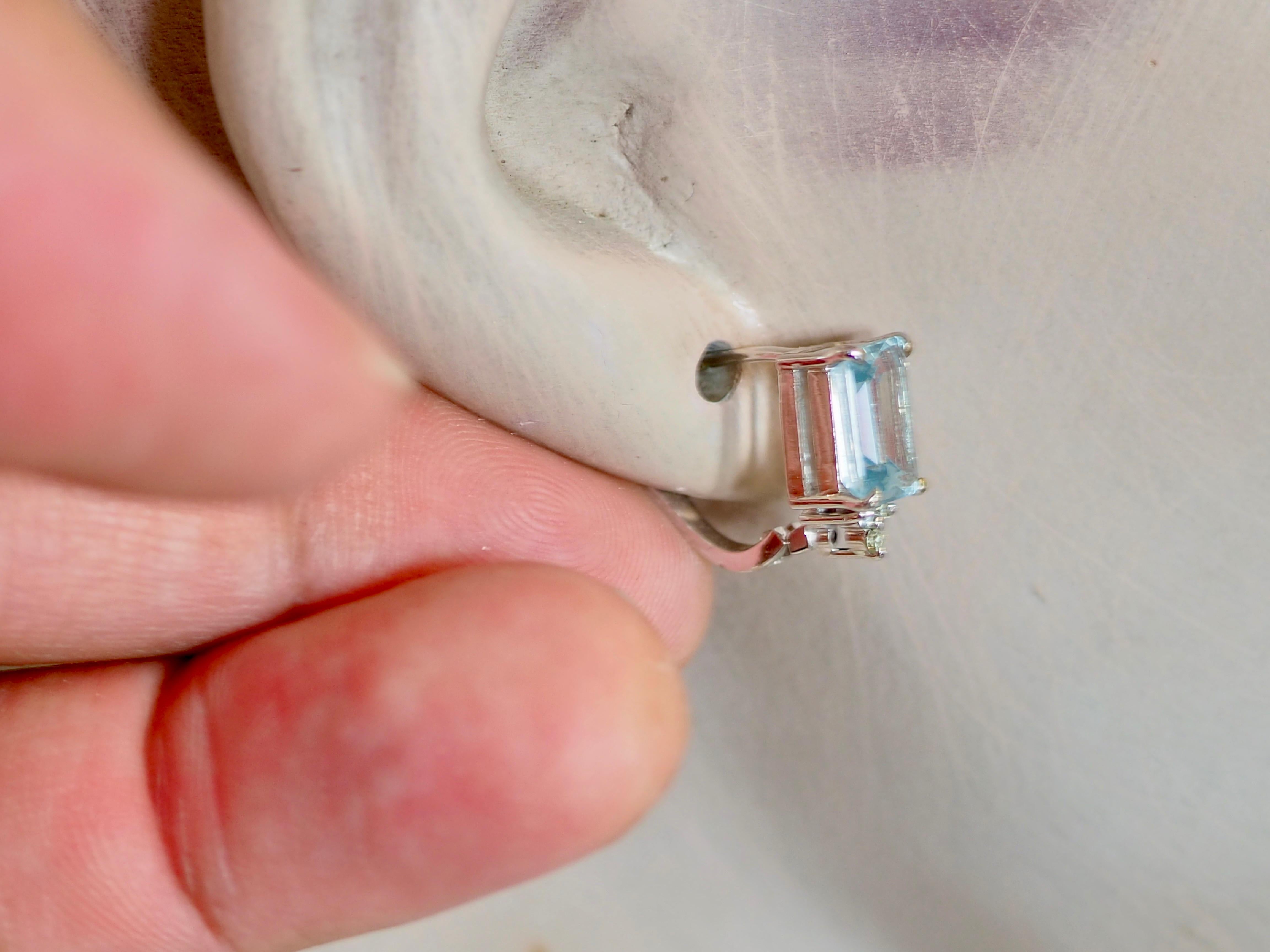 Boucles d'oreilles en or blanc 18 carats 4.40ct aigue-marine glacée et 0.12ct diamant en vente 2