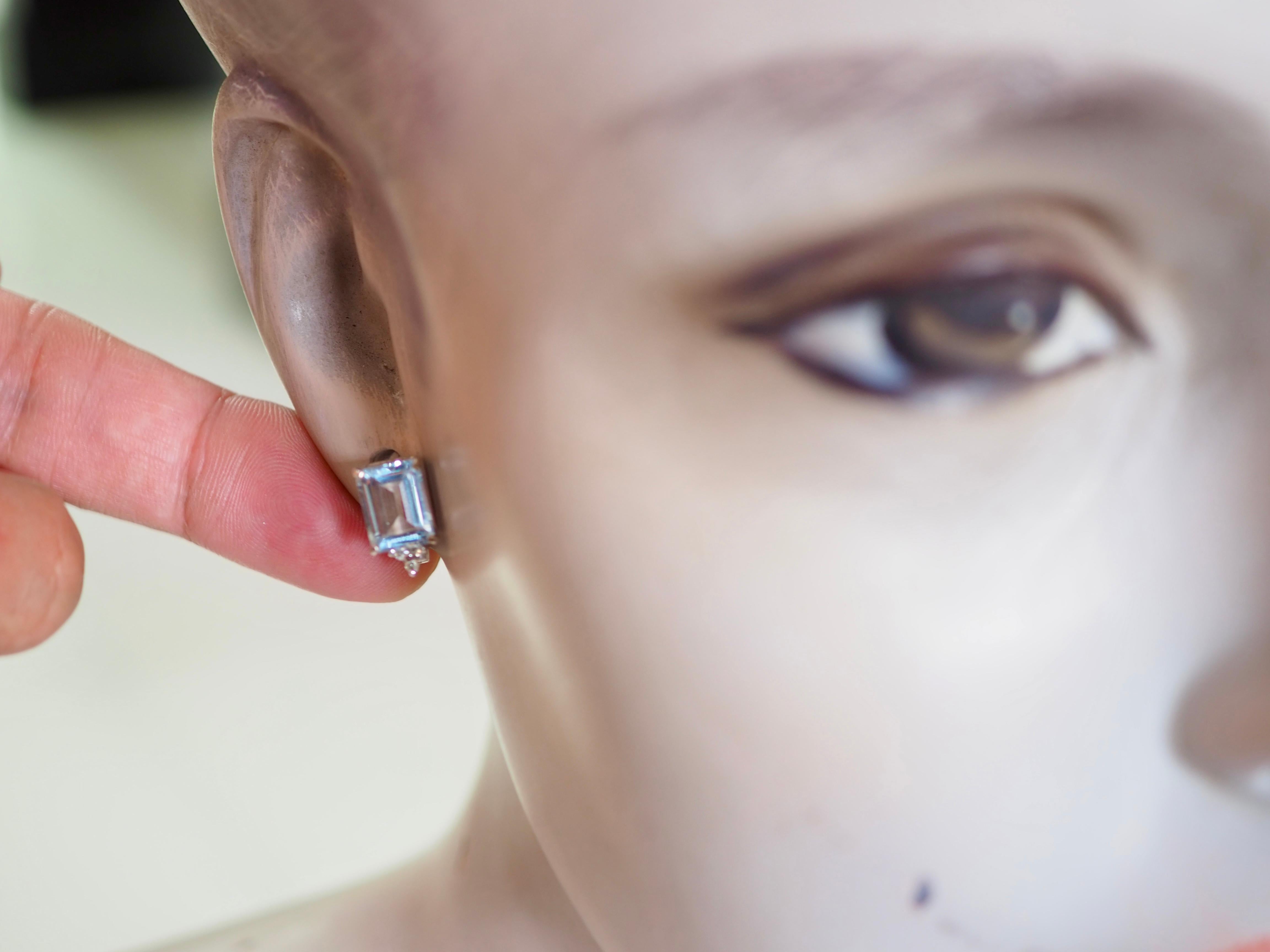 Boucles d'oreilles en or blanc 18 carats 4.40ct aigue-marine glacée et 0.12ct diamant en vente 3