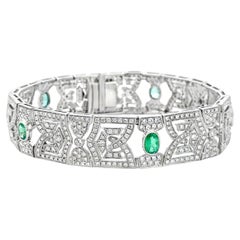 Armband im Art-Déco-Stil aus 18-karätigem Weißgold mit Diamanten im Pavé-Setting (insgesamt 4,47 Karat) und einem Smaragd von 0,83 Karat