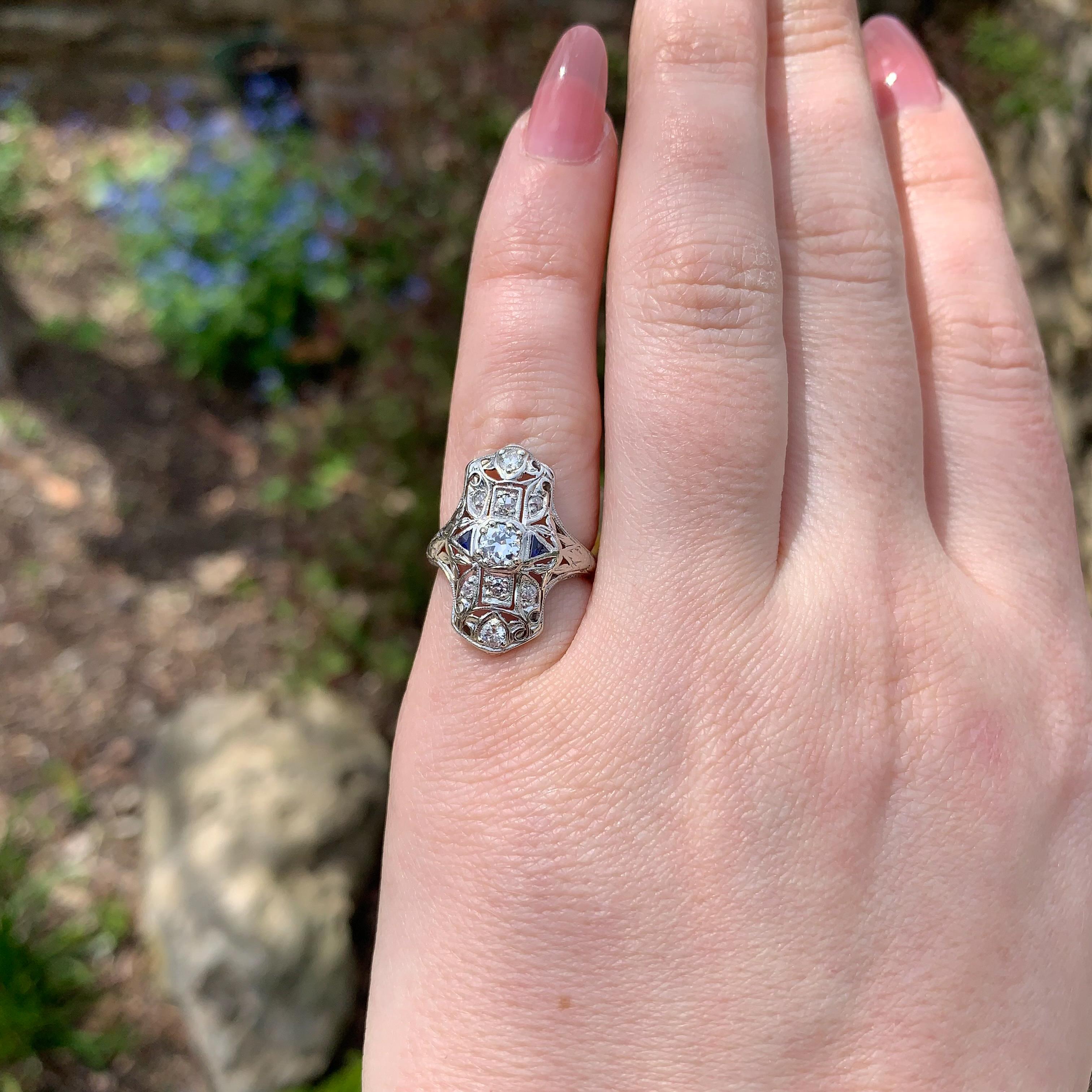 18K White Gold .44ct tw Diamond Filigree Ring size 3.75 in vendita 2