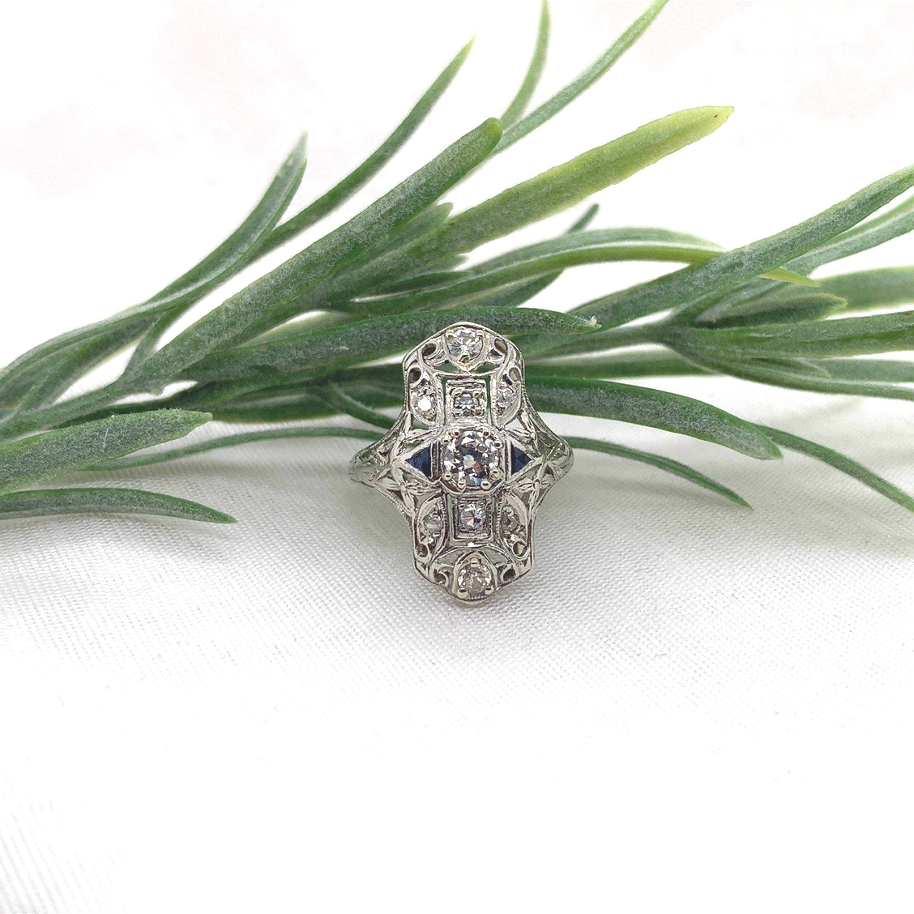 18K White Gold .44ct tw Diamond Filigree Ring size 3.75 in vendita 3