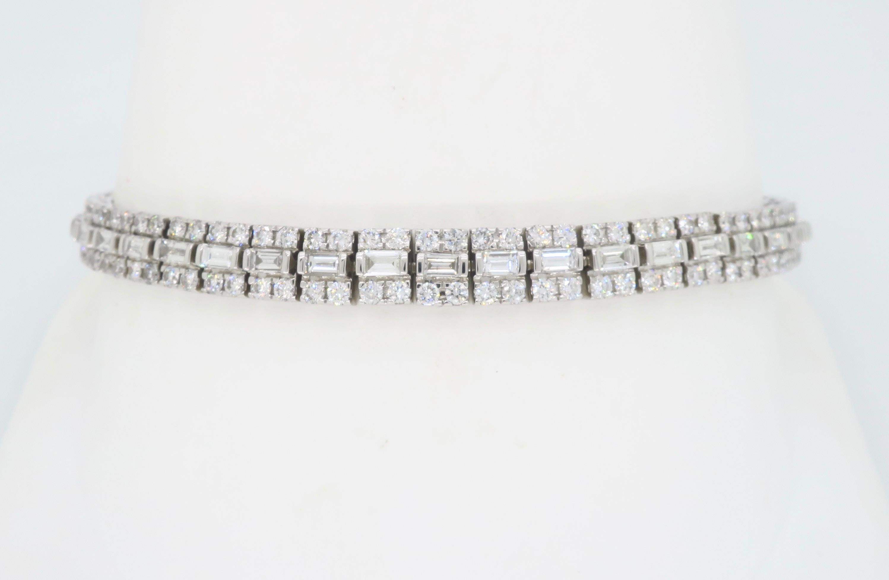 Women's or Men's 18 Karat White Gold 4.60 Carat Diamond Bracelet For Sale