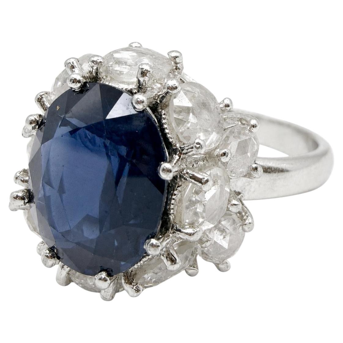 Ring aus 18 Karat Weißgold mit einem 4,64-Karat-Saphir und Diamanten im Rosenschliff