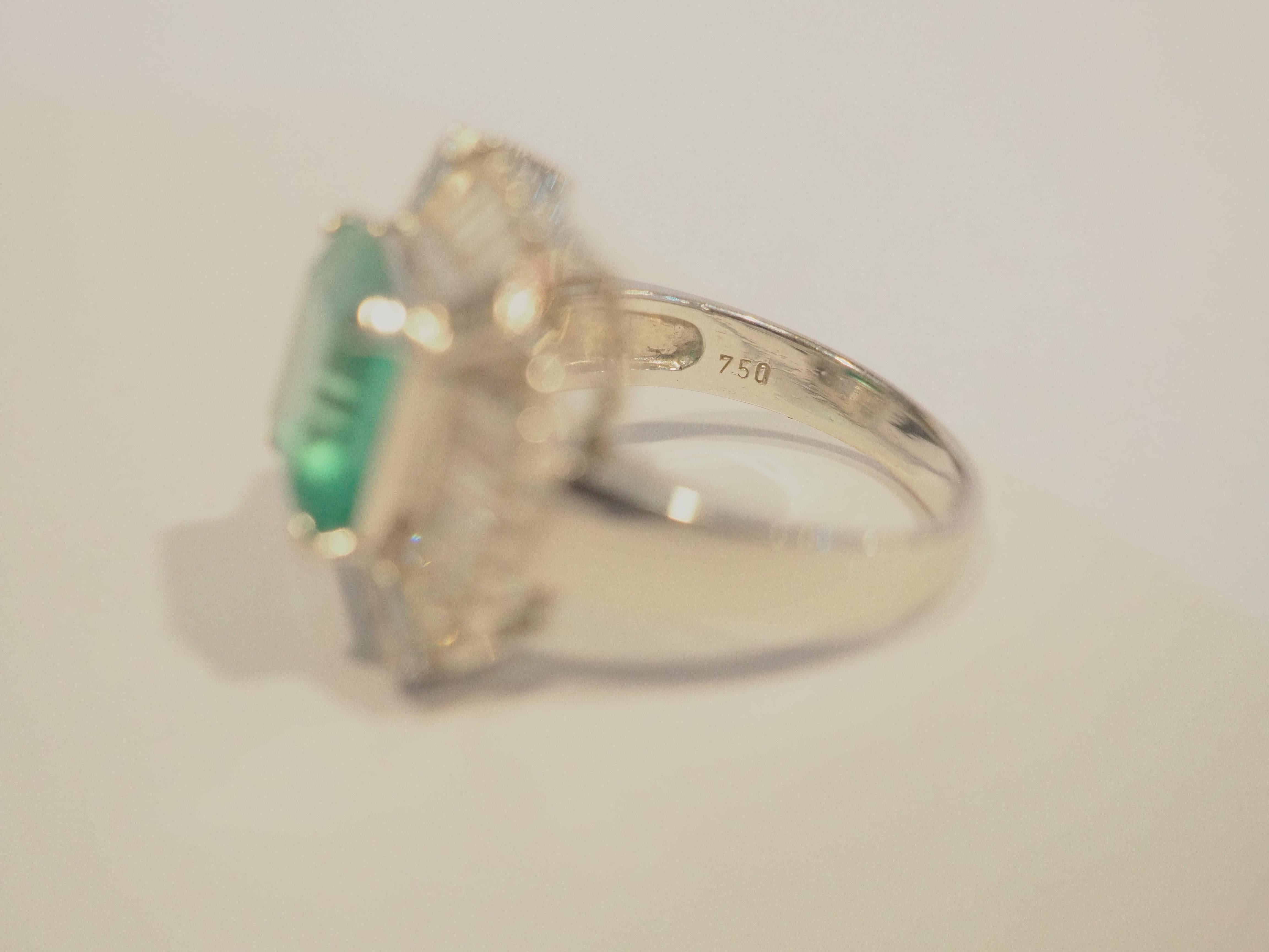 Women's or Men's 18K White Gold 4.68ct Colombian Emerald & 1.65ct Diamond Cocktail Ring For Sale
