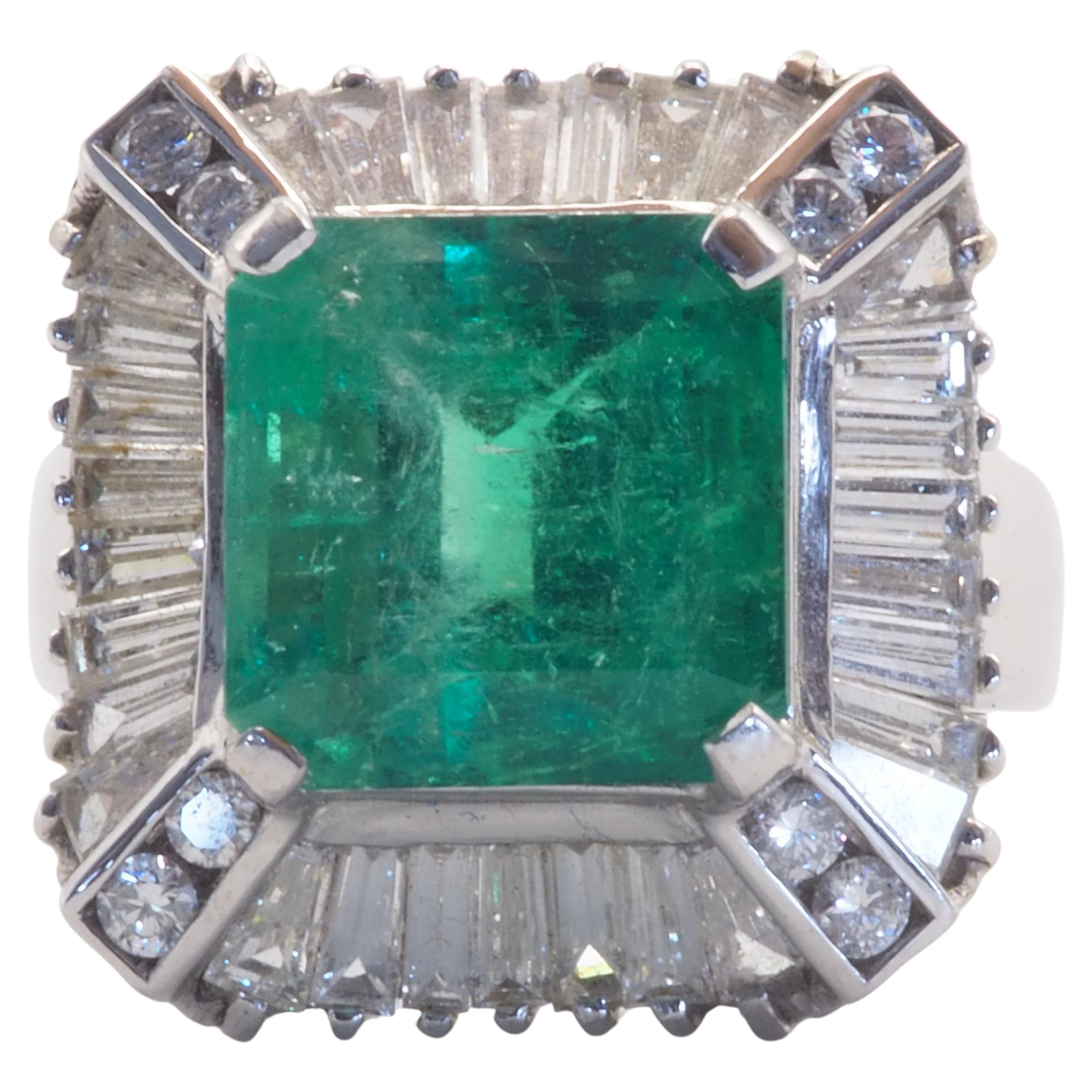 Anillo de cóctel de oro blanco de 18 quilates con esmeralda colombiana de 4,68 ct y diamante de 1,65 ct