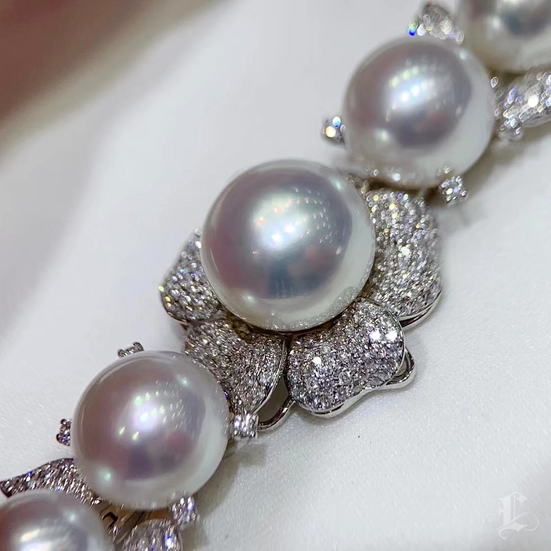 【Crown Radiance】Imperial Leaf 10–13mm South Sea Pearl & 4.85ct Diamond Bracelet In New Condition For Sale In New York, NY