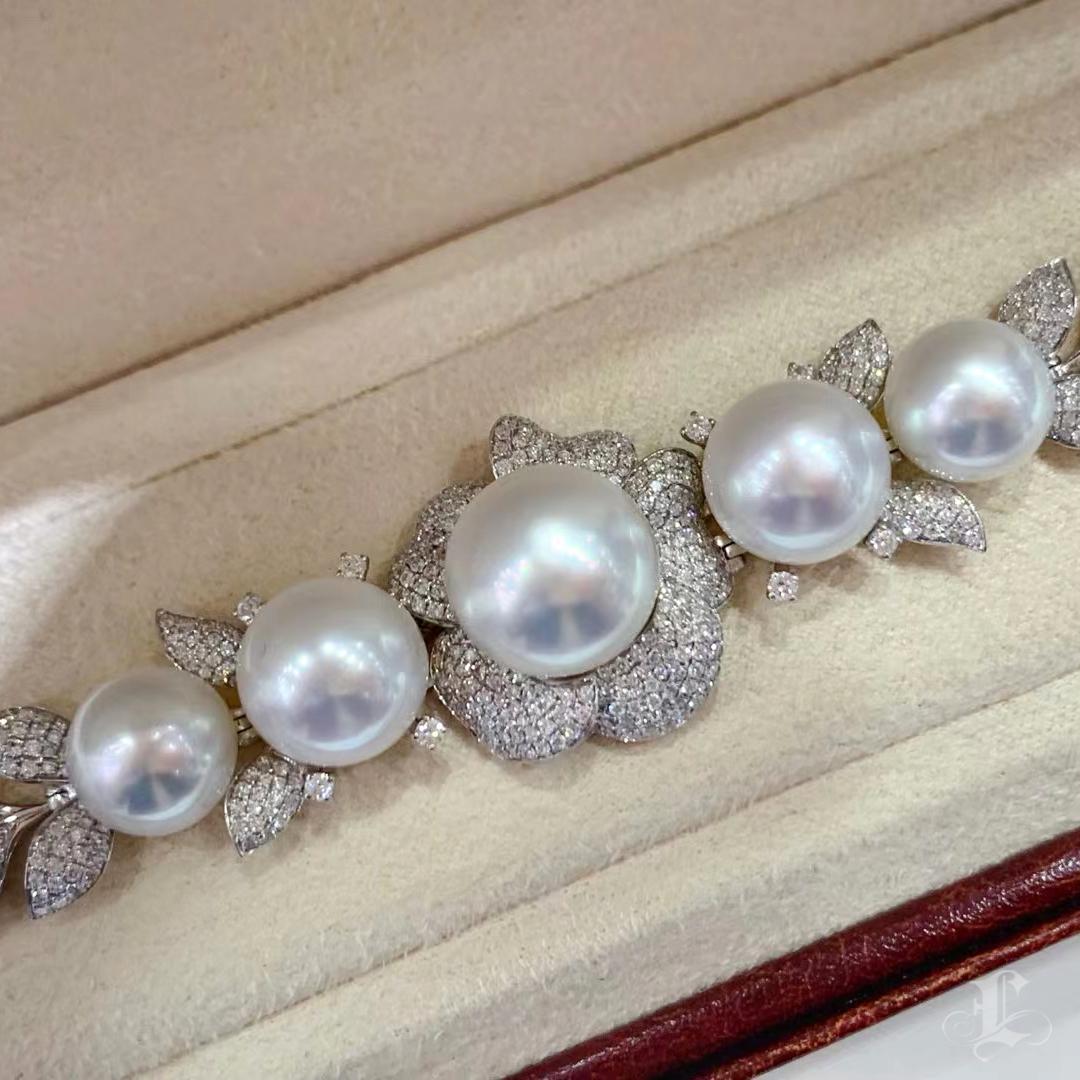 Women's 【Crown Radiance】Imperial Leaf 10–13mm South Sea Pearl & 4.85ct Diamond Bracelet For Sale