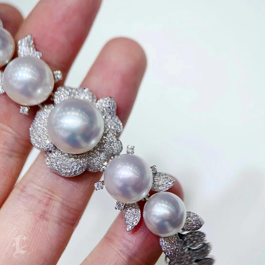 【Crown Radiance】Imperial Leaf 10–13mm South Sea Pearl & 4.85ct Diamond Bracelet For Sale 2