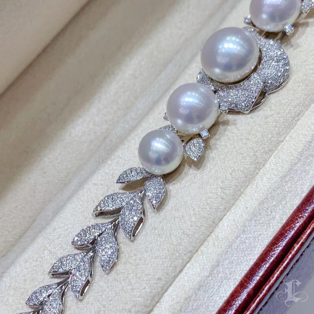 【Crown Radiance】Imperial Leaf 10–13mm South Sea Pearl & 4.85ct Diamond Bracelet For Sale 3