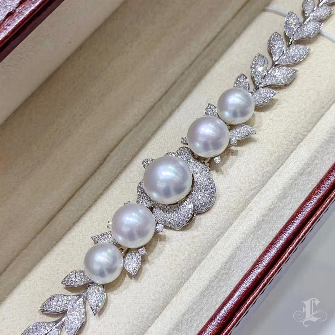 【Crown Radiance】Imperial Leaf 10–13mm South Sea Pearl & 4.85ct Diamond Bracelet For Sale 4