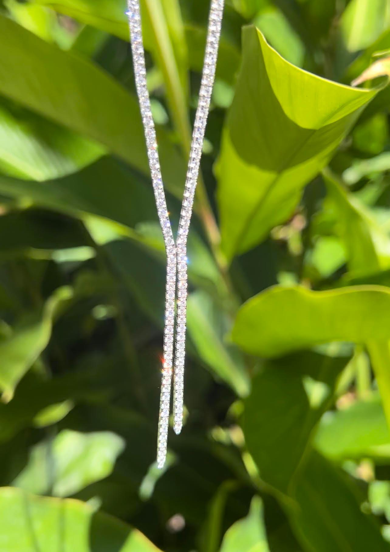 Modern 18k White Gold 4ct Diamond Lariat Necklace For Sale