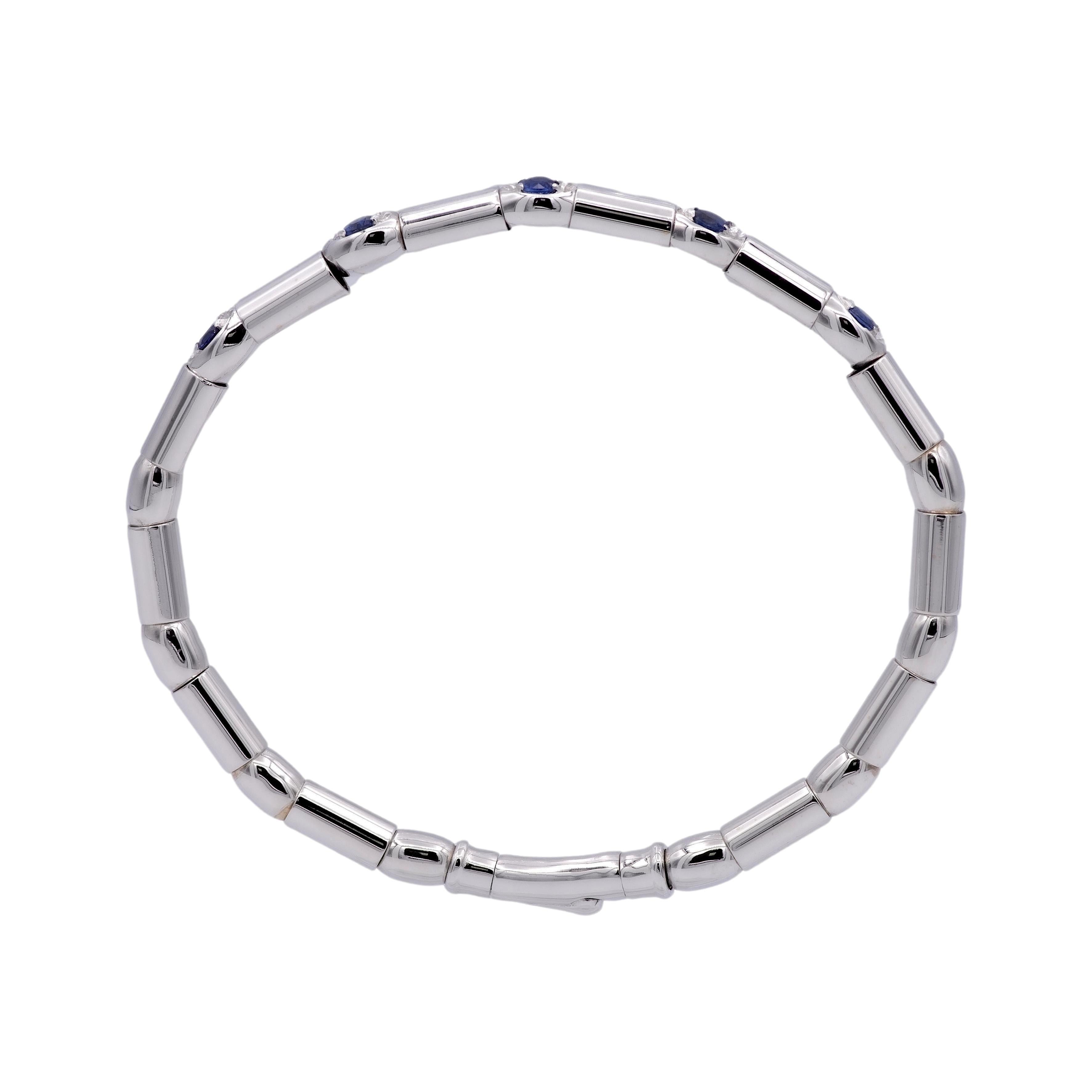 18K White Gold 5 Stone .50ct Sapphire Bangle Bracelet In Excellent Condition For Sale In New York, NY