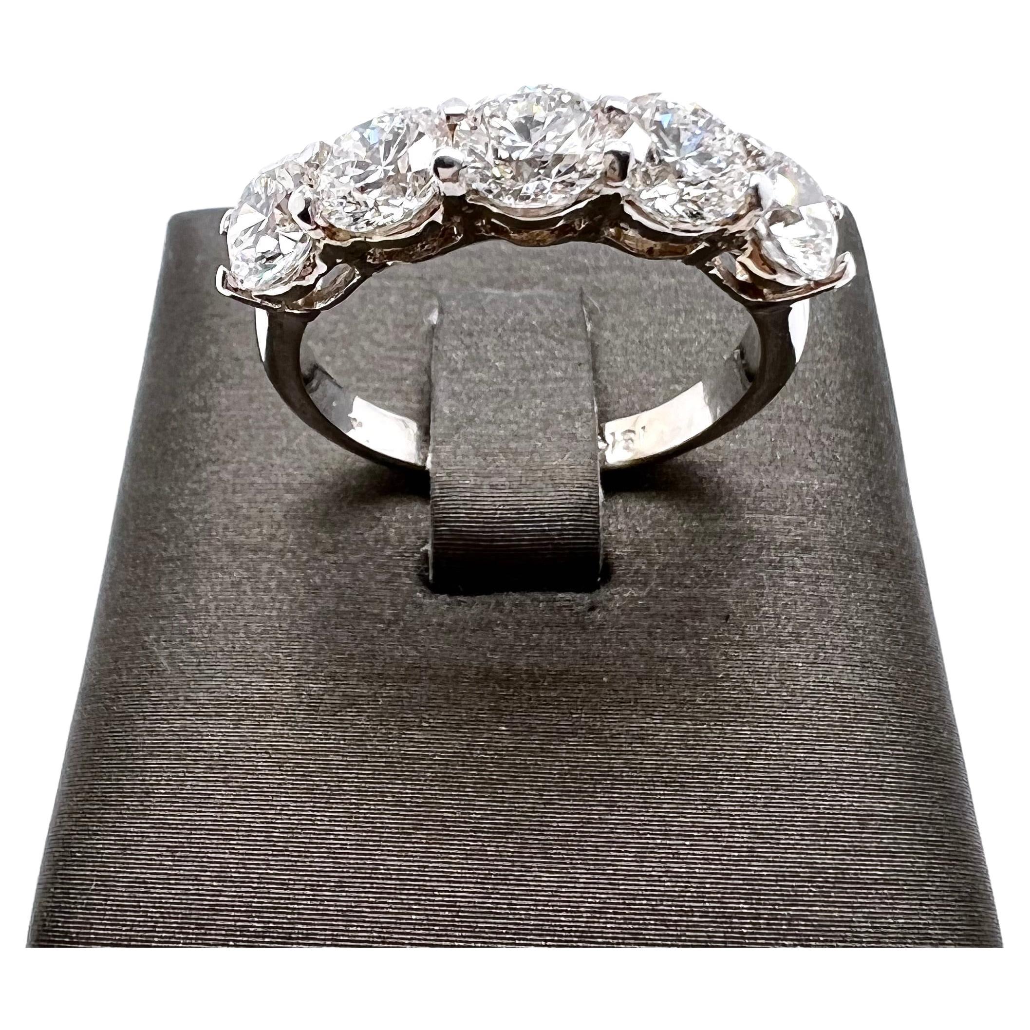 Round Cut 18k White Gold 5 Stones Diamond Band GIA Certified For Sale