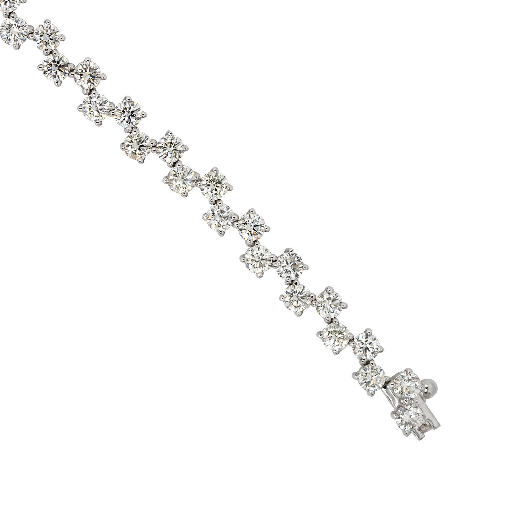 Bracelet en or blanc 18 carats avec diamants naturels brillants ronds de 5,26 carats Neuf - En vente à Boca Raton, FL