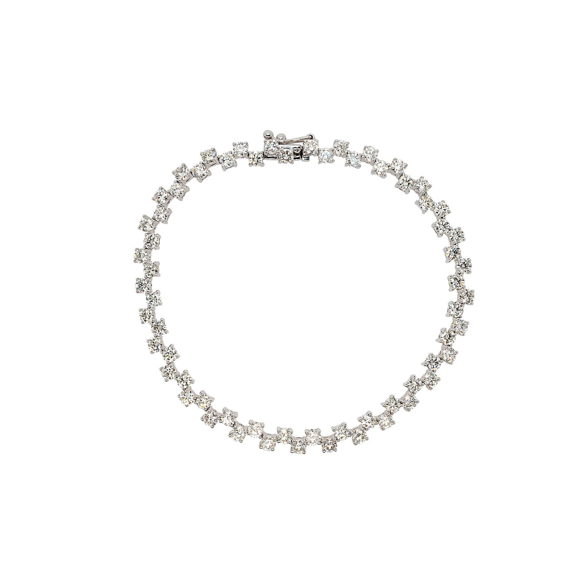 Bracelet en or blanc 18 carats avec diamants naturels brillants ronds de 5,26 carats Pour femmes en vente
