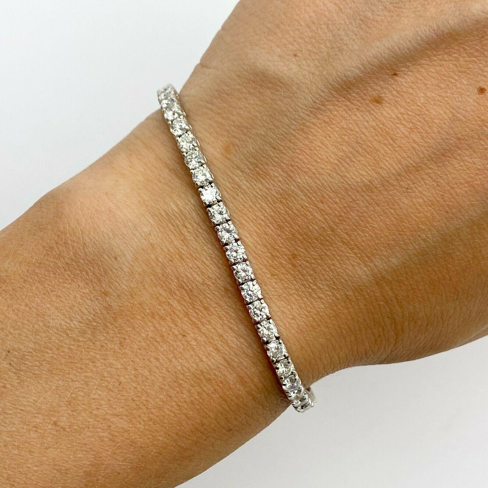 18k White Gold 5.52cts. Diamond Tennis Bracelet In New Condition For Sale In Los Angeles, CA
