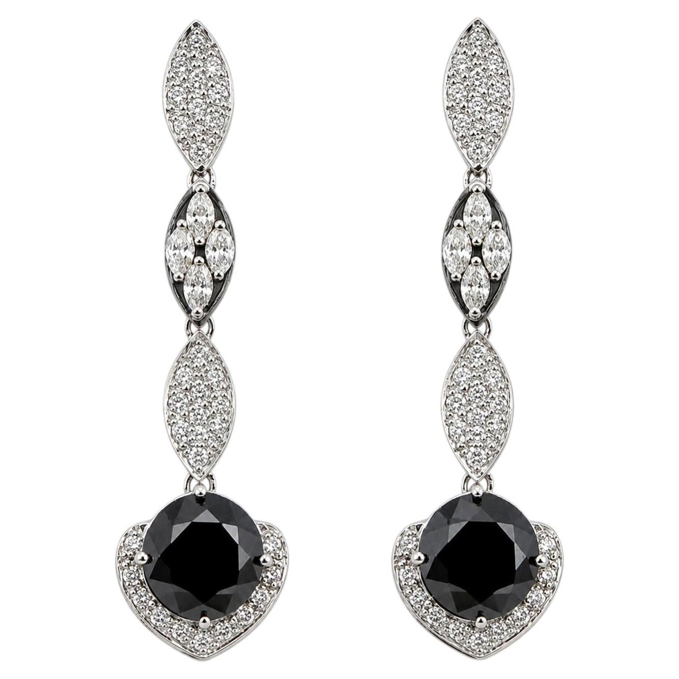 Orecchini a goccia in oro bianco 18K con diamante nero e diamante bianco da 5,79 carati
