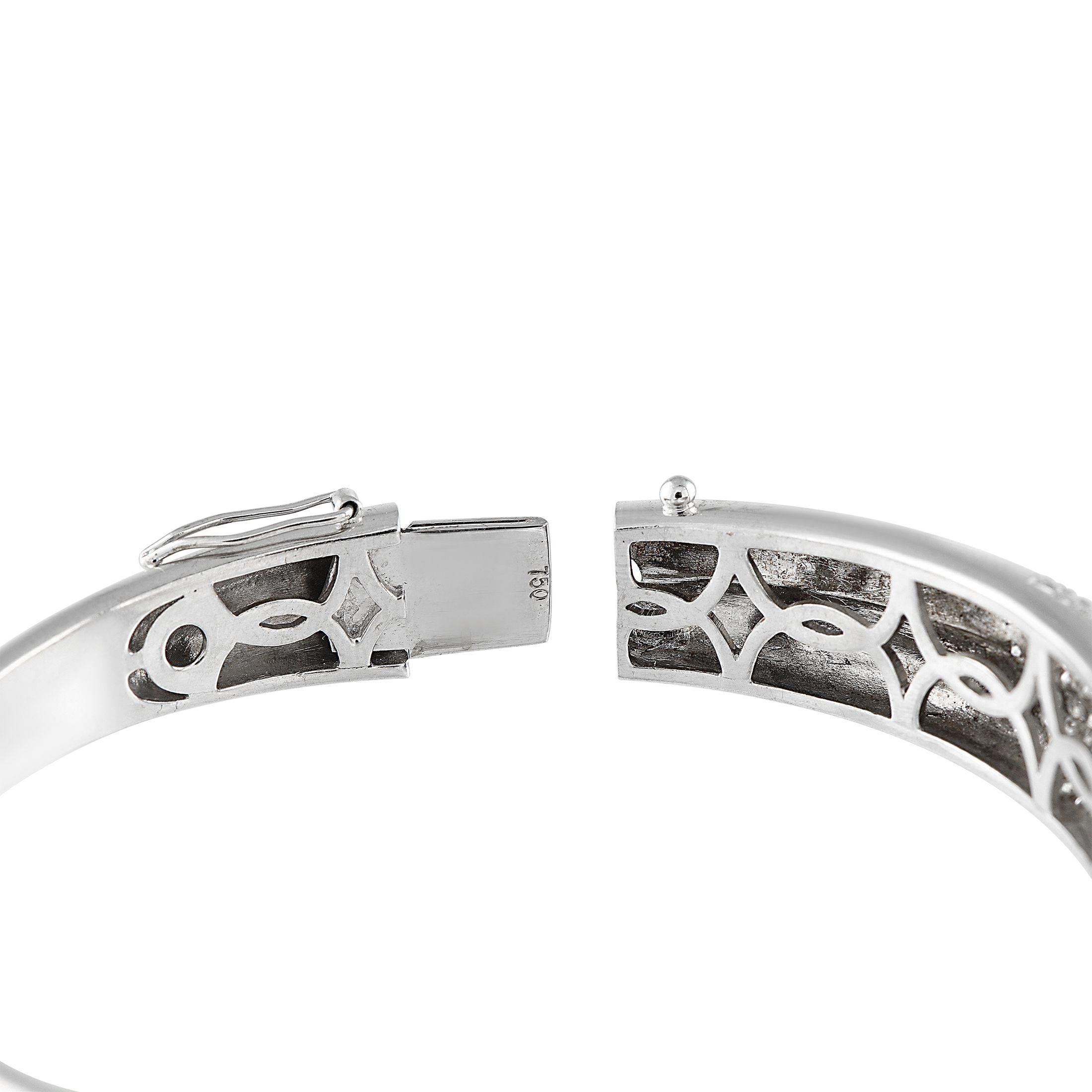 Taglio rotondo 18K White Gold 5.82ct Diamond Bangle Bracelet in vendita