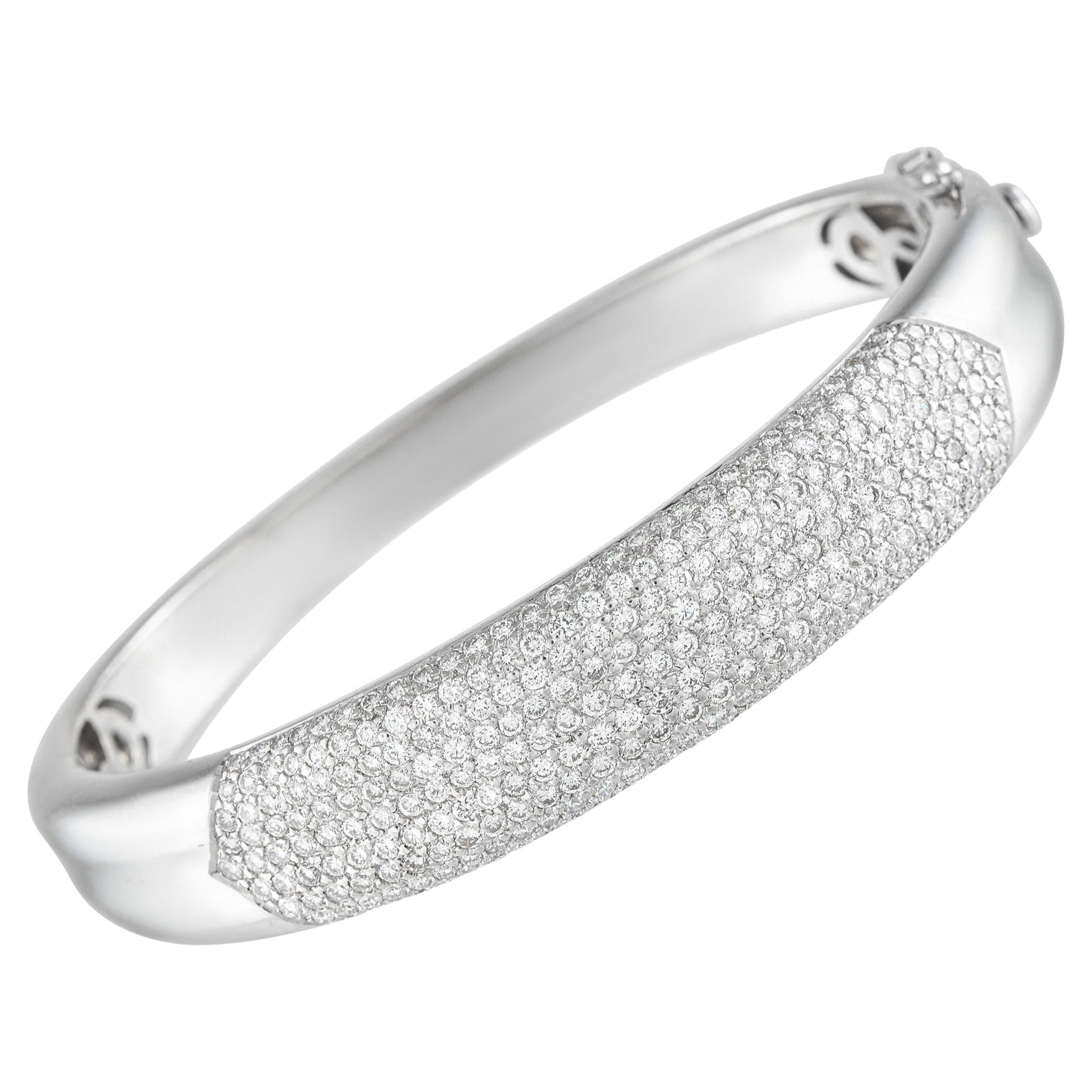 18K White Gold 5.82ct Diamond Bangle Bracelet in vendita