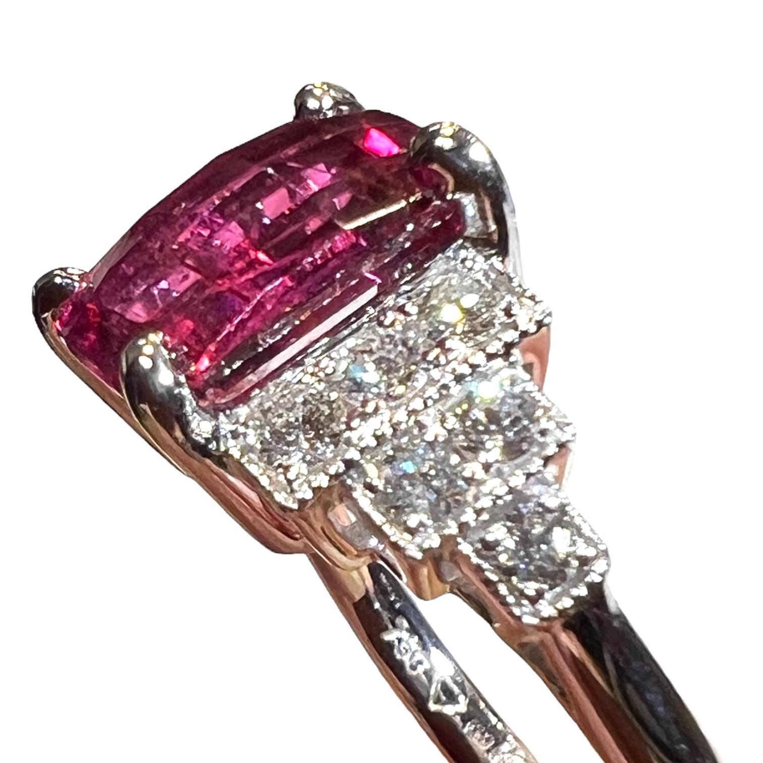 Anello in oro bianco 18K con rubellite e diamanti da 5,90 carati - stile Art Deco (circa 1990) in vendita 2